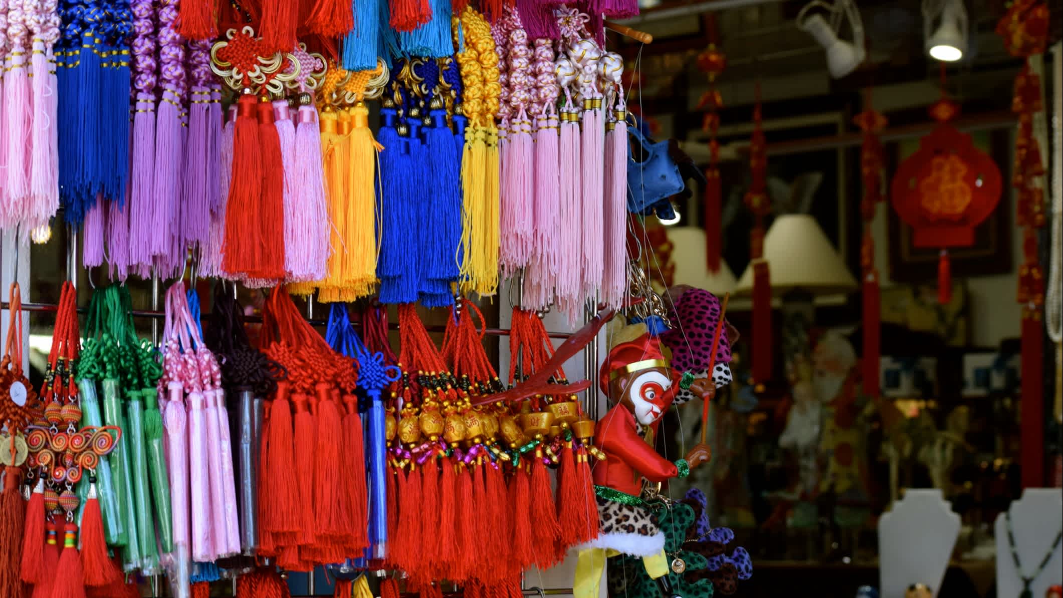 Ein Geschäft mit Schmuck in Hololulu Chinatown, auf Hawaii, USA.