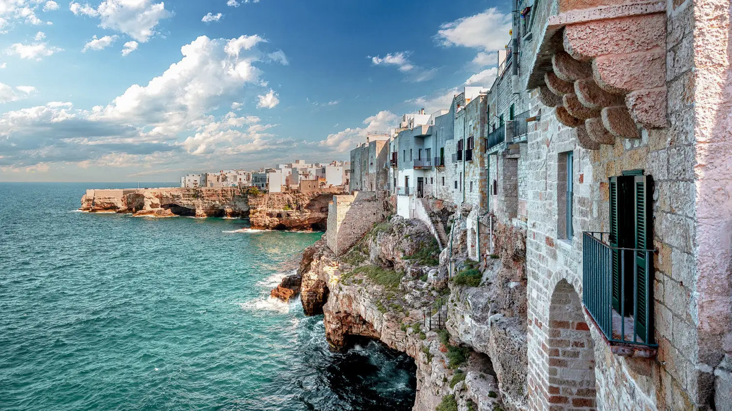 Küstenflair in Polignano a Mare Aufnahme der Küste von Polignano a Mare