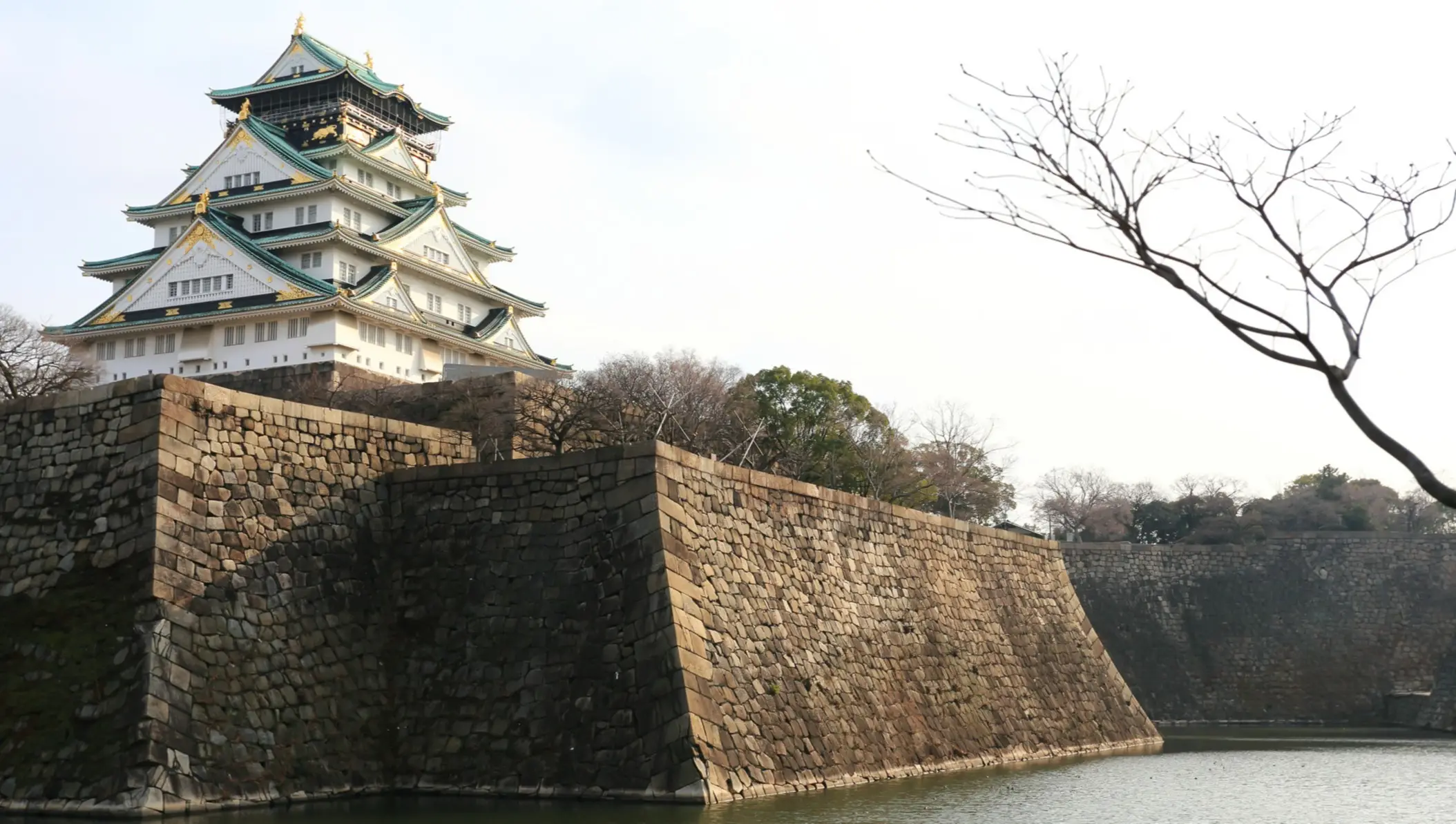 Burg von Osaka, Osaka, Japan Burg von Osaka am Wasser