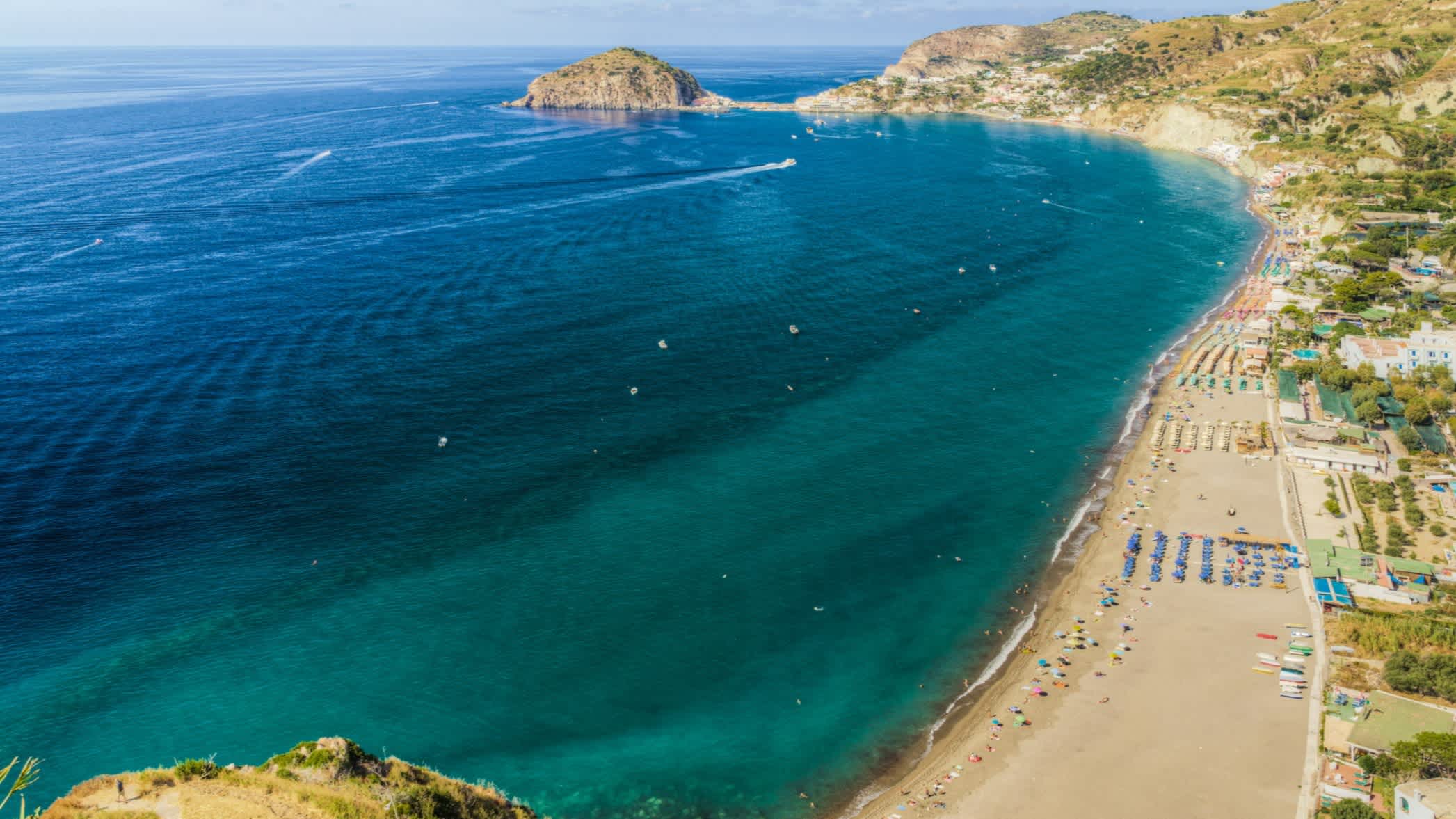 Magnifique vue panoramique sur la plage de Maronti en Italie