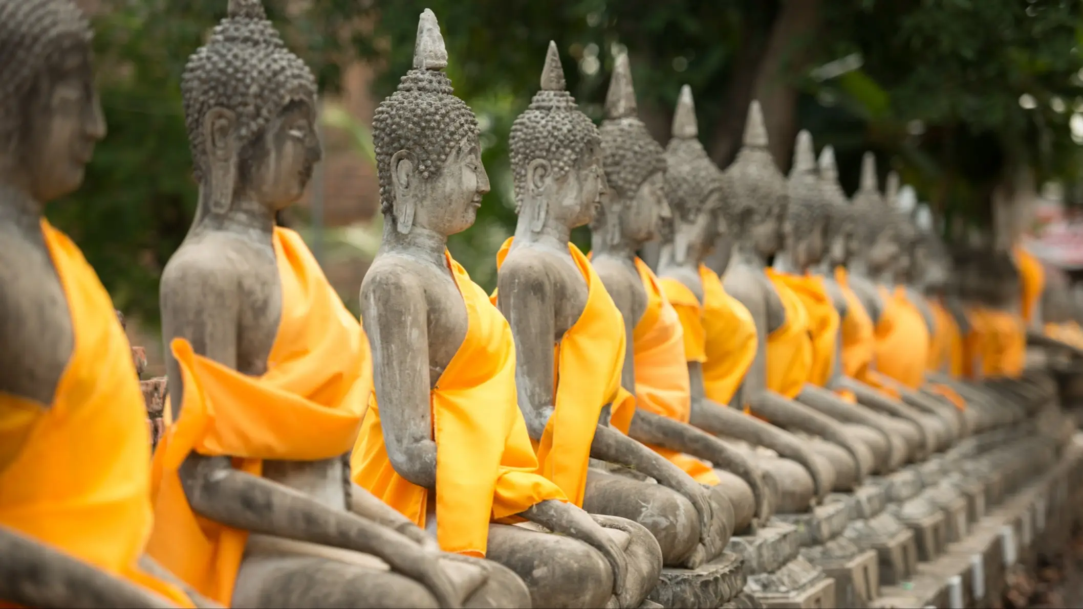 Thaïlande, Temple à Ayutthaya Statue de Bouddha antique dans le temple du Wat Yai Chai Mongkol à Ayutthaya, en Thaïlande.