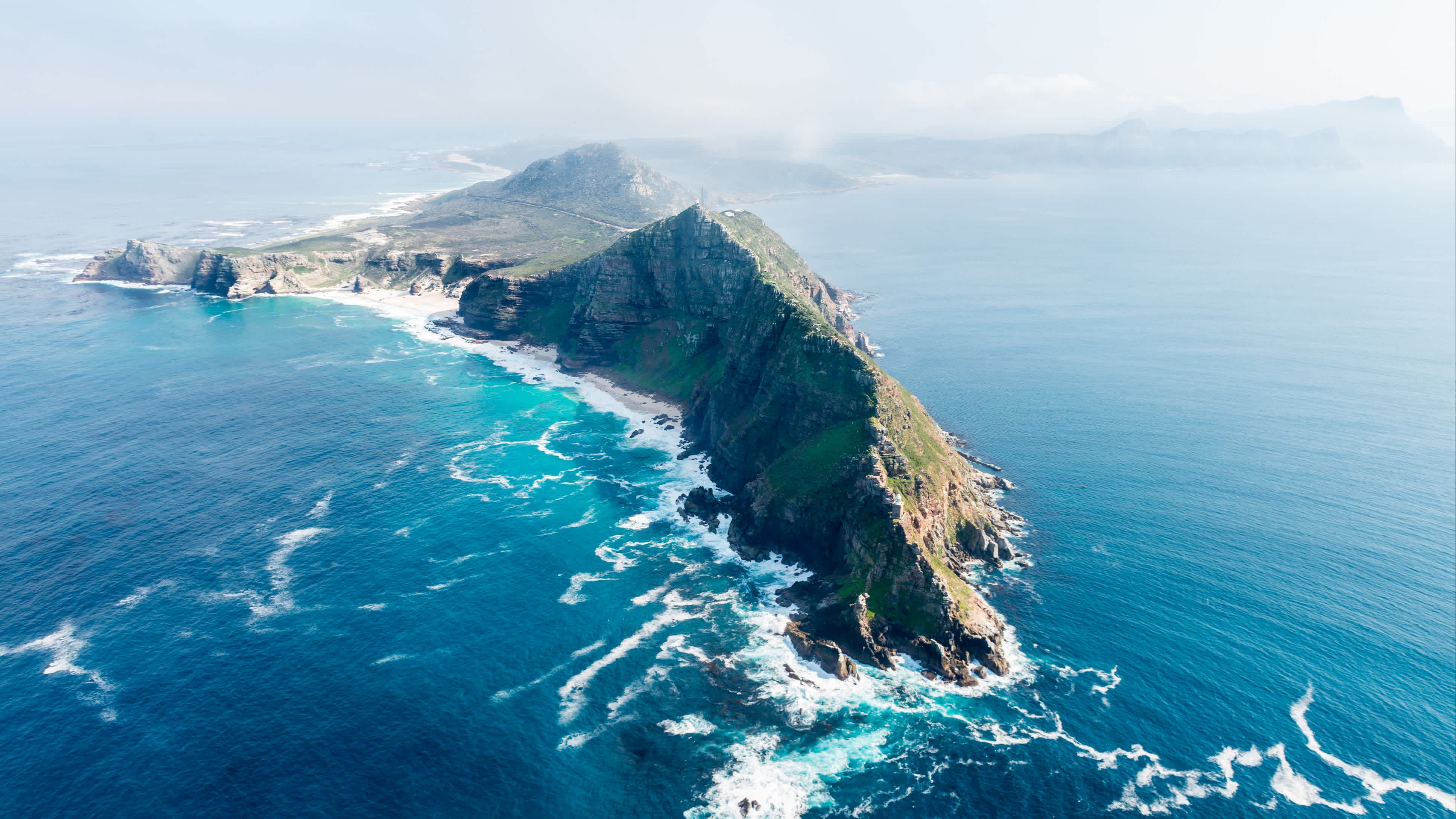 Luftaufnahme von Cape Point und dem Kap der Guten Hoffnung in Südafrika.