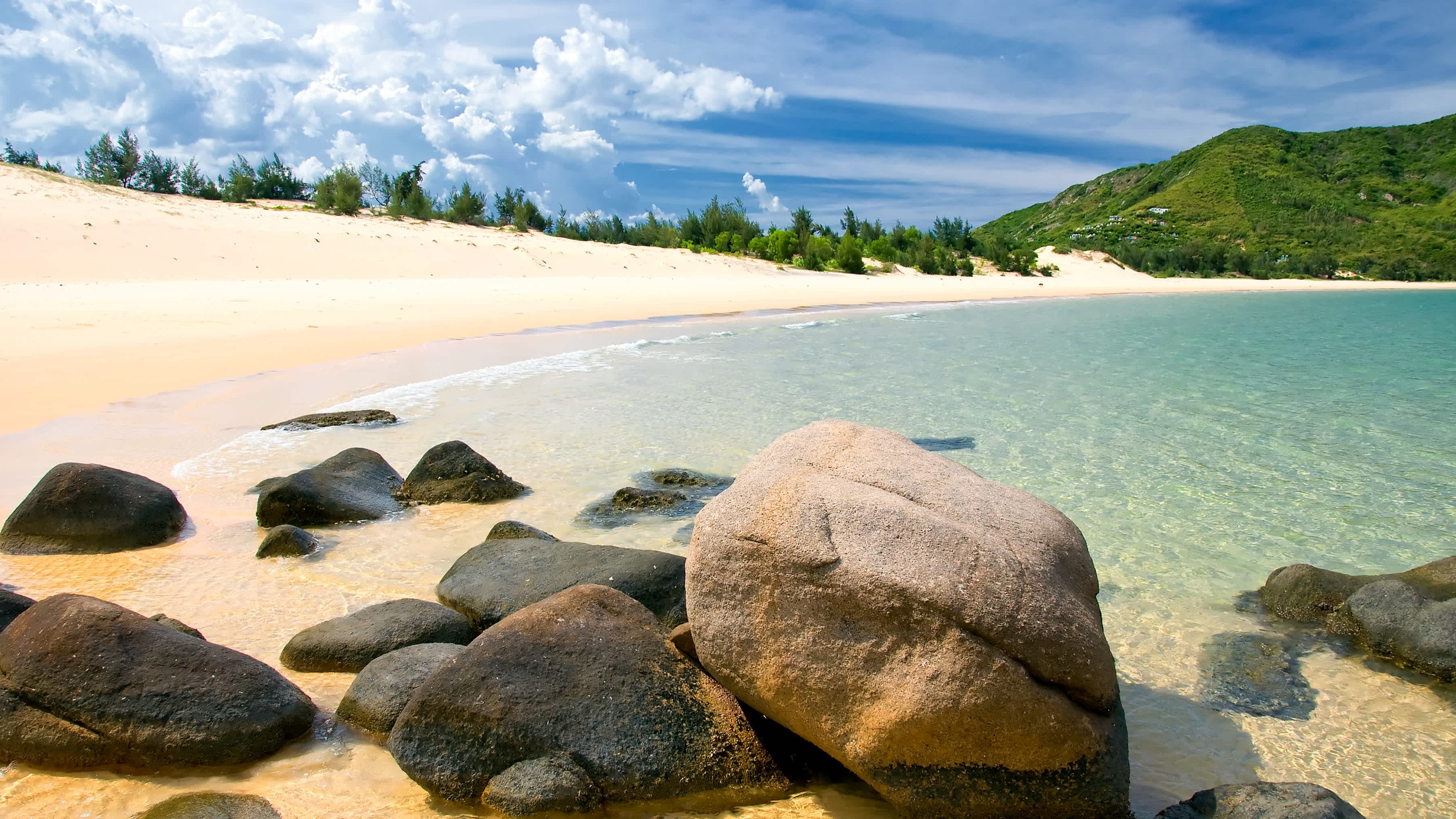 Plage de Quy Nhon entre les villes de Nha Trang et Hoi An, Vietnam.