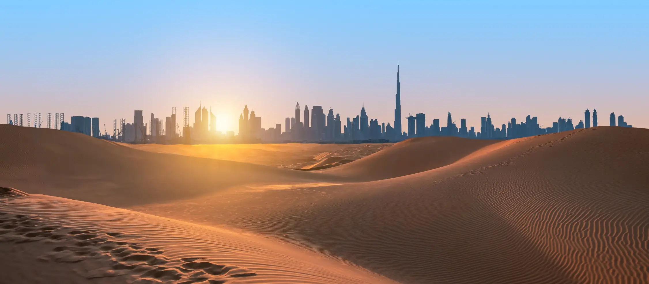 Emirate, Dubai, Wüste Blick auf die Skyline Dubais von der Wüste aus gesehen