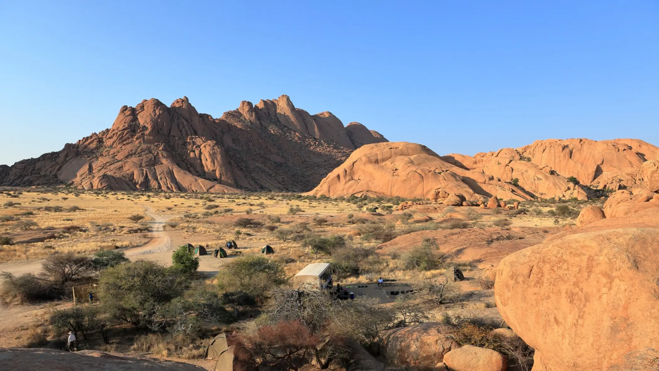 Ciel sans nuage sur le désert du Kalahari en Afrique du Sud