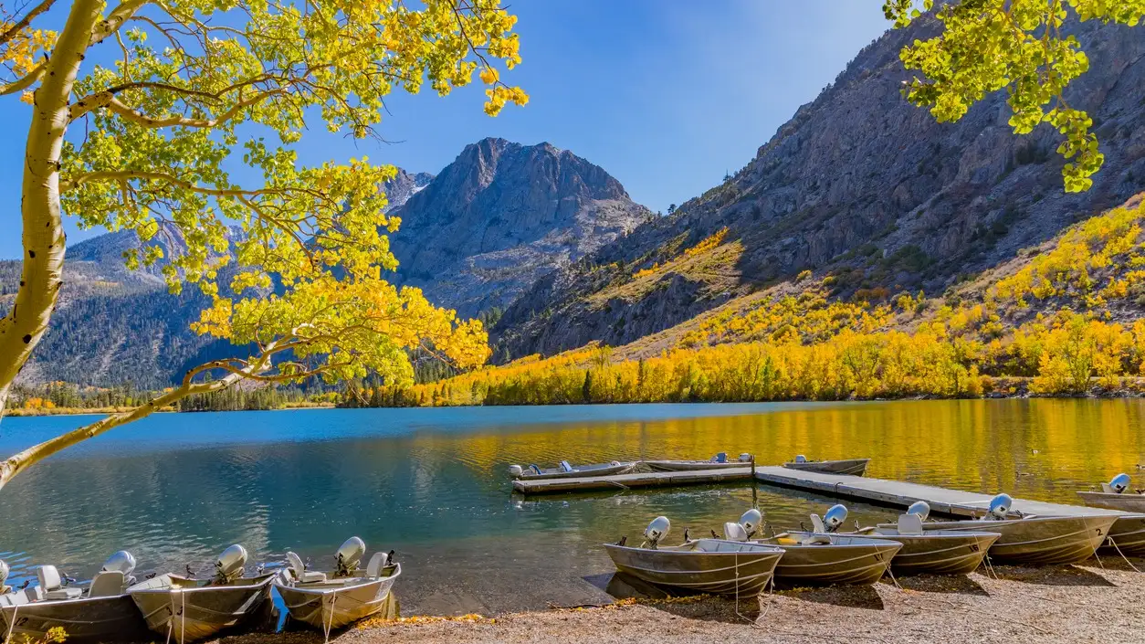 Montagnes de la Sierra Nevada, Bishop Creek, couleurs d'automne, automne dans la Sierra orientale