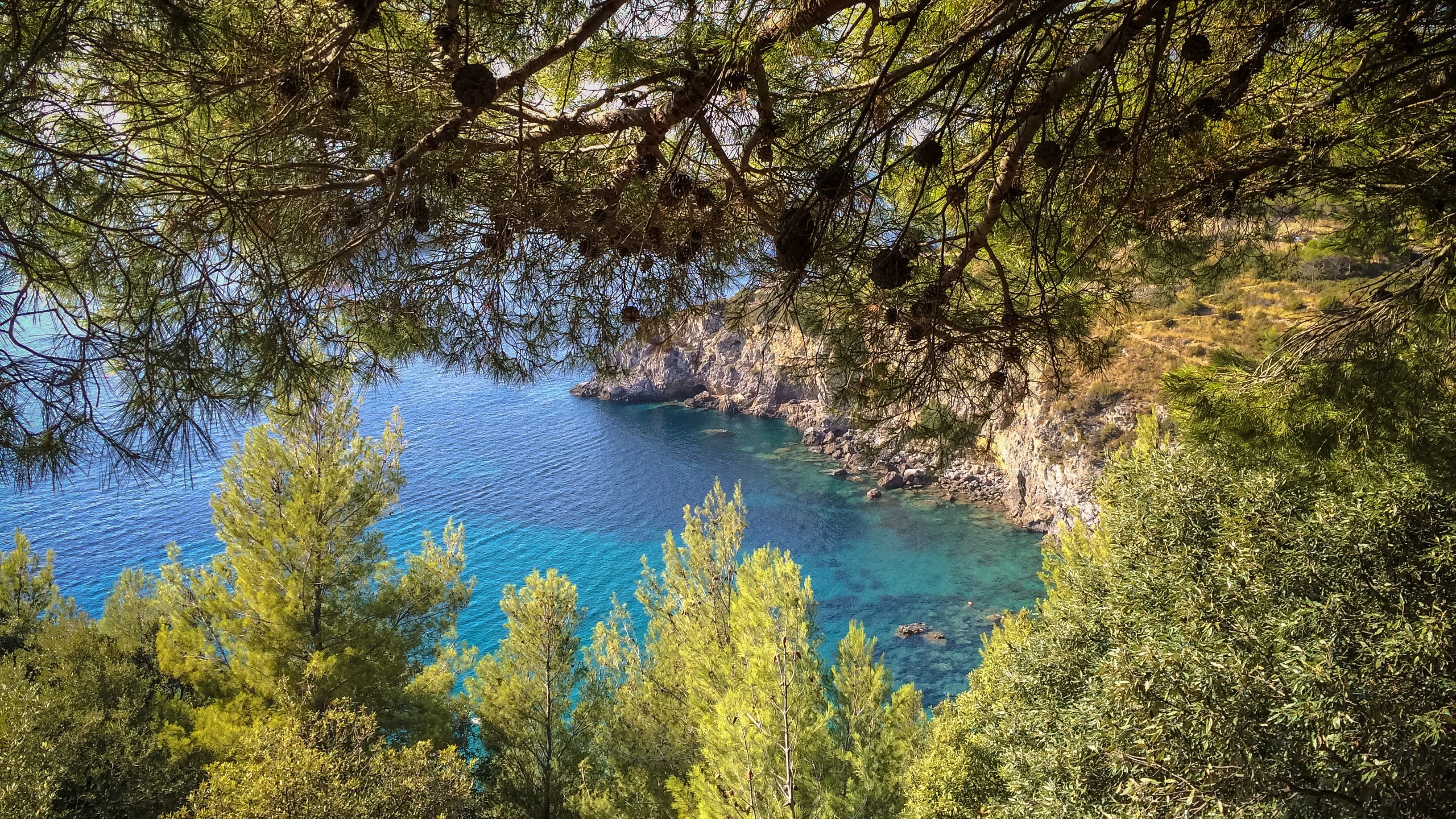 La sauvage Côte d'Argent de l'Argentario, un fascinant promontoire de la Maremme au sud de la Toscane, se caractérise par un littoral préservé où alternent plages de sable et plages rocheuses.