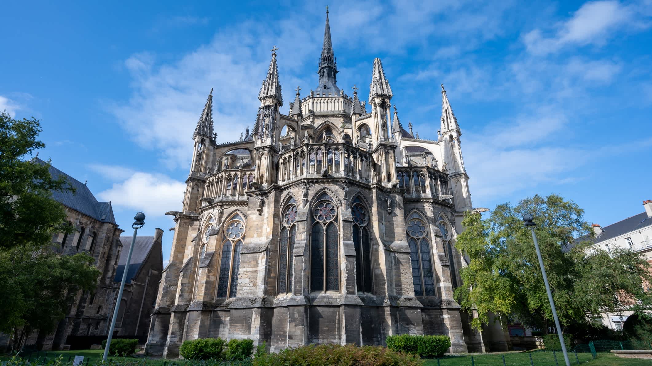  Cathédrale gothique catholique romaine Notre-Dame dans la ville de Reims, France