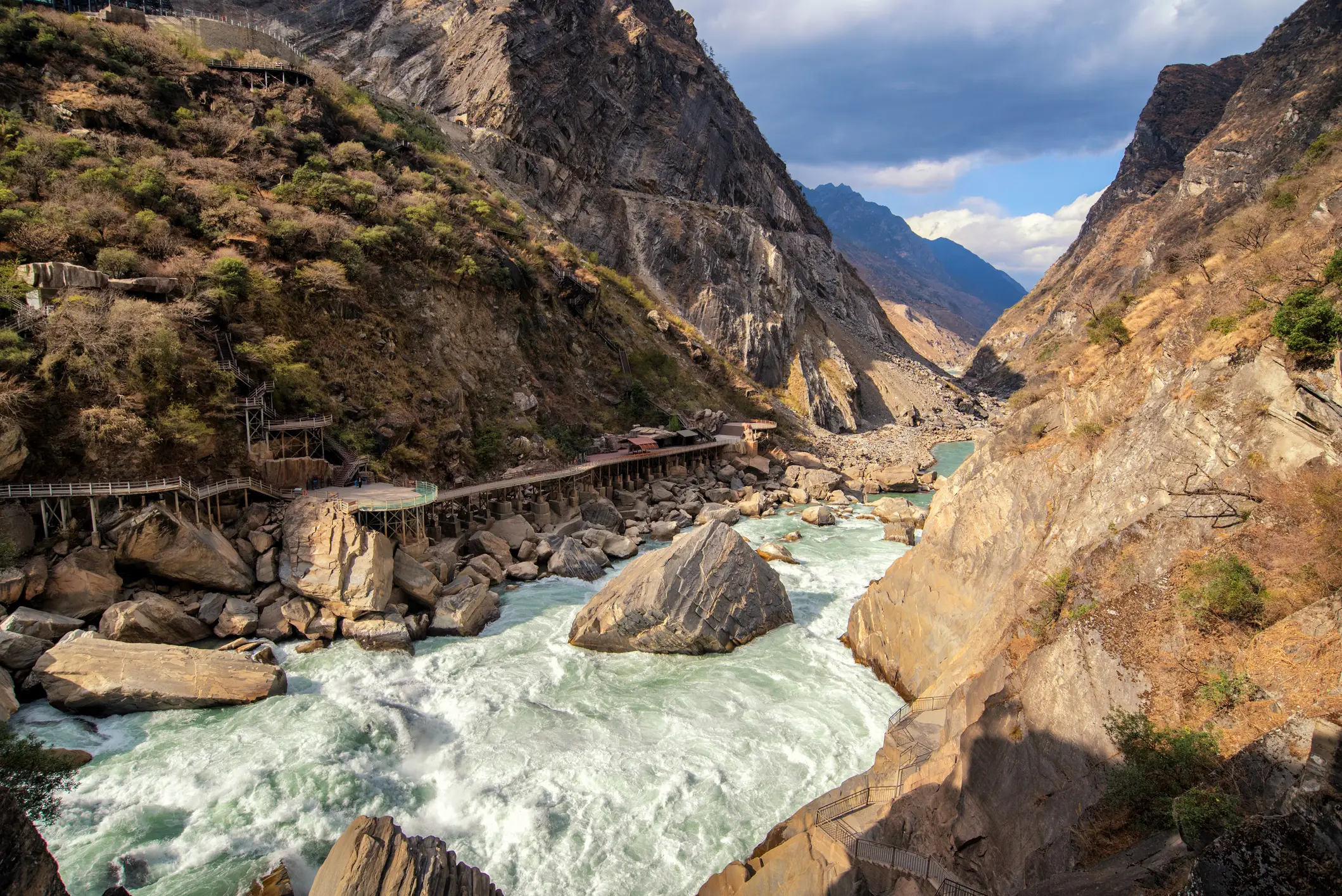 Tigersprung-Schlucht, in Lijiang, Yunnan Province, China.

