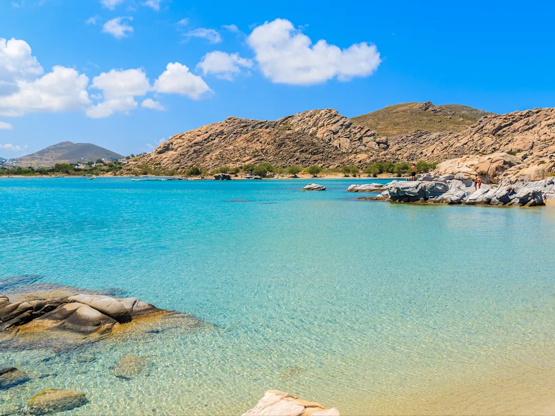 Wundervolle Aufnahme eines Strandes auf Paros, Griechenland