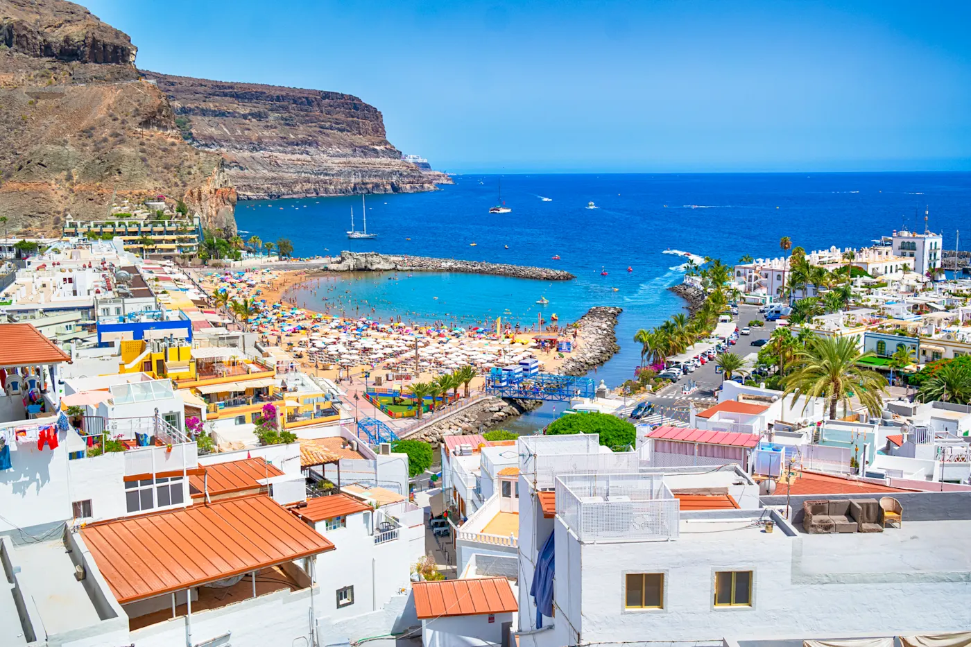 Spanien Reiseideen. Malerische Landschaft mit Puerto de Mogan auf der Insel Gran Canaria in Spanien.

