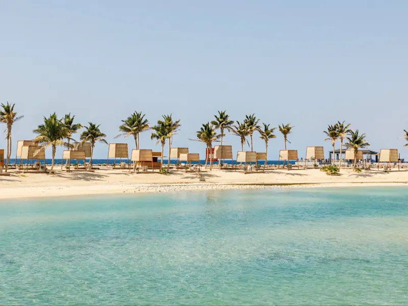 Strand, Saudi-Arabien Strände, wie der Strand von Al Khobar, mit seinem klaren Wasser und den weiten Uferbereichen, ist ein beliebtes Ziel für Entspannung und Wassersport