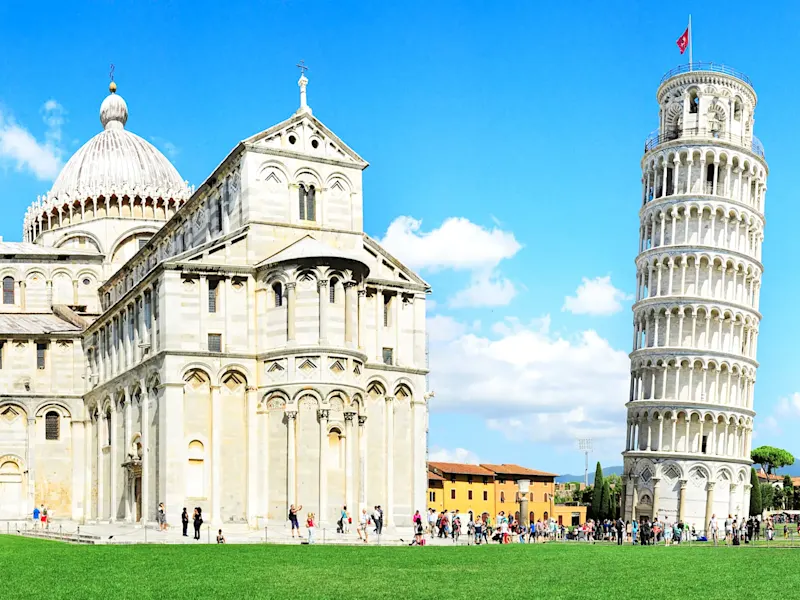 Italien, Toskana, Dom von Pisa Der berühmte Schiefe Turm und der Dom von Pisa, Toskana, Italien.