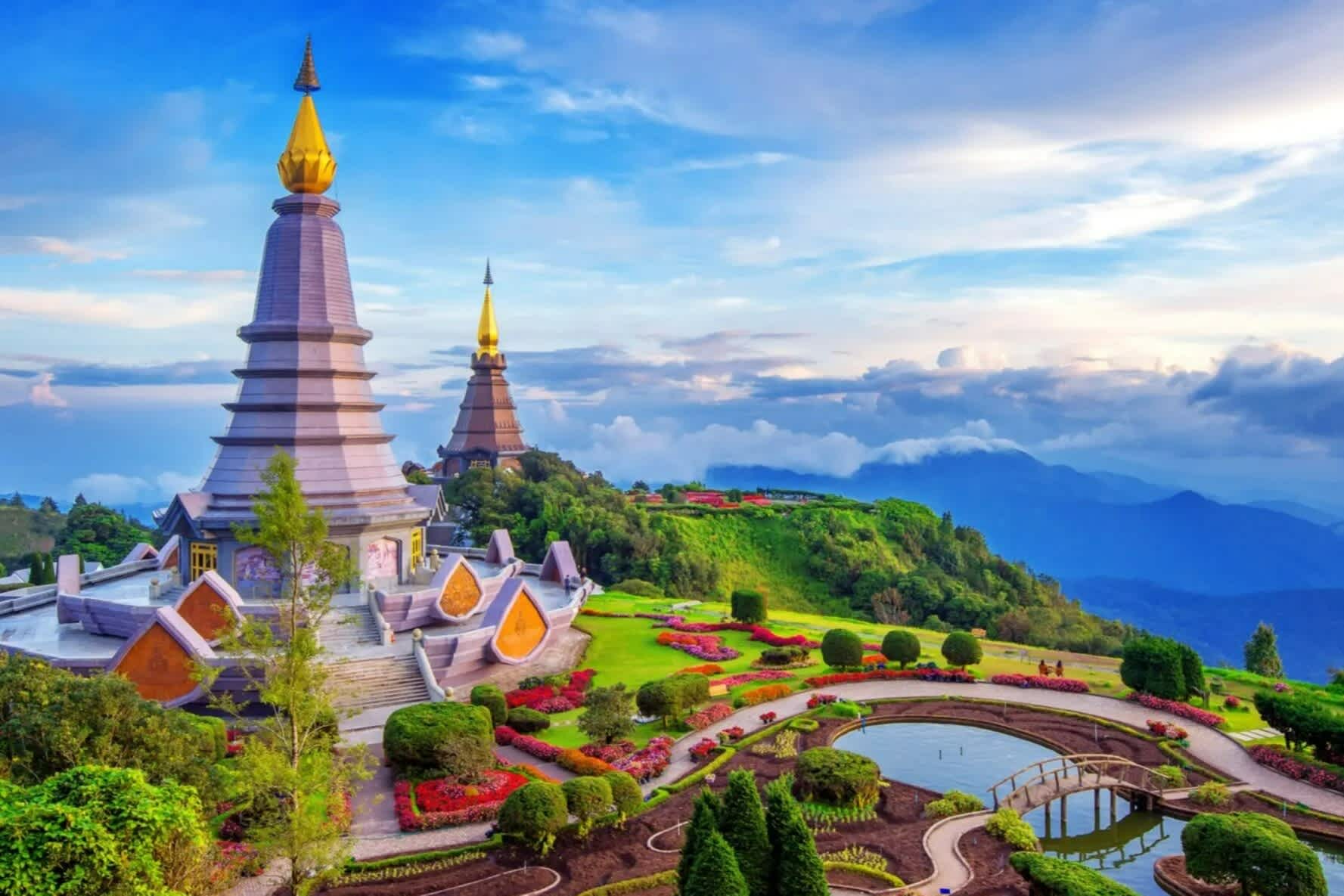 Pagode en Thaïlande avec un beau parc