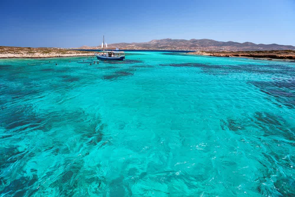 Blick auf das Meer vor der griechischen Insel Antiparos