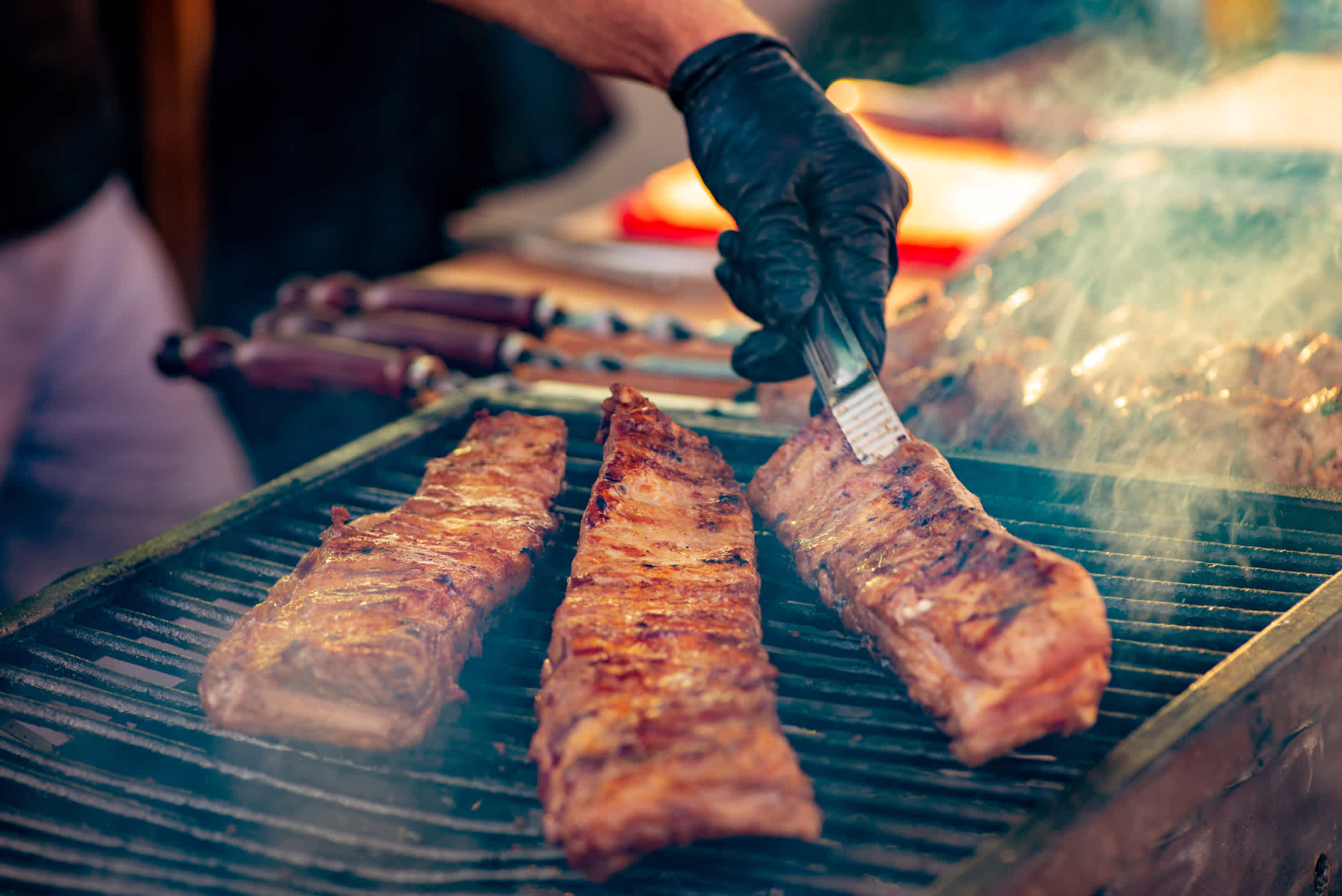 Les spare ribs au barbecue, un plat typique des États-Unis.