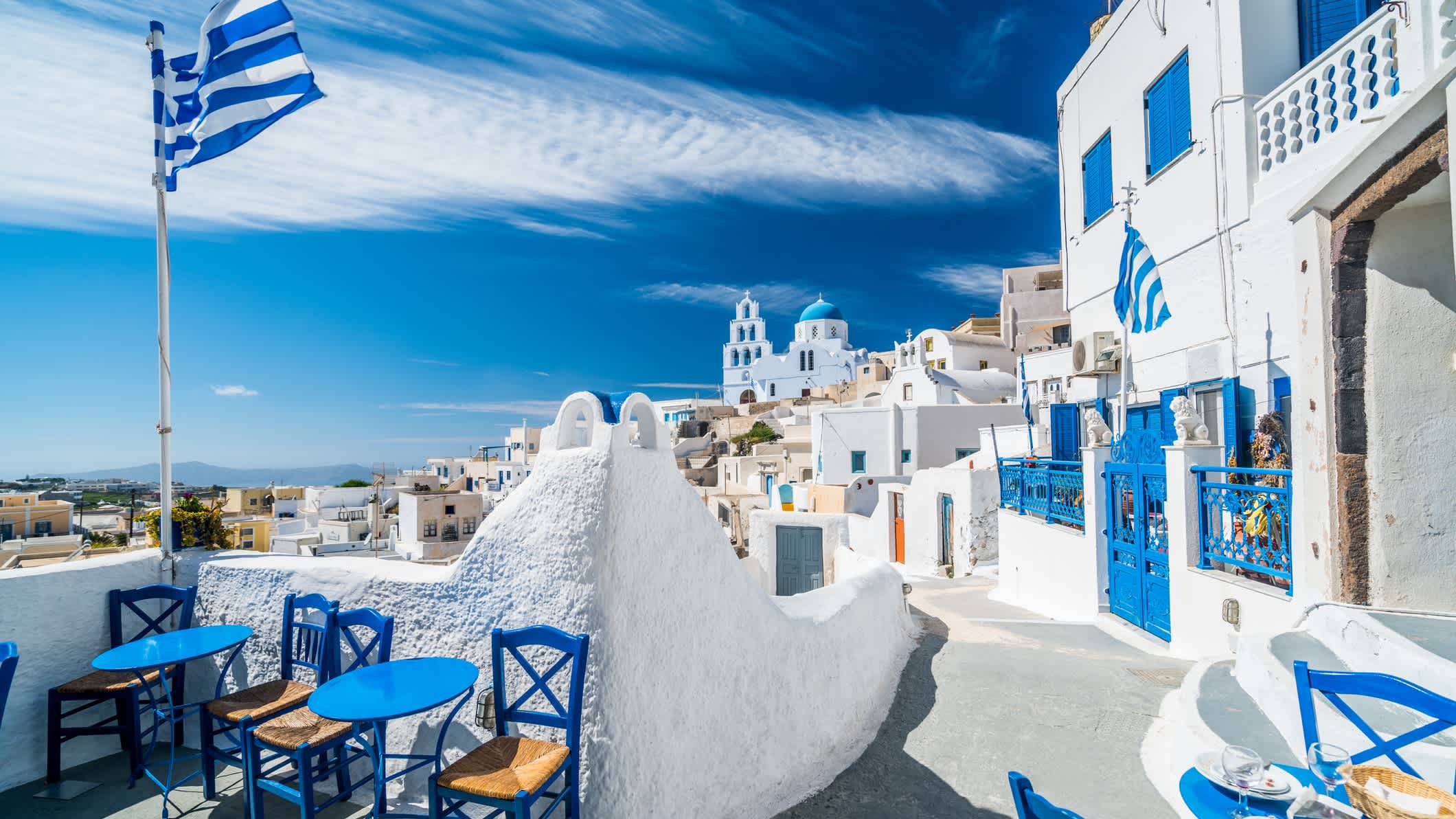 Blaue und weiße Dorf auf der griechischen Insel
