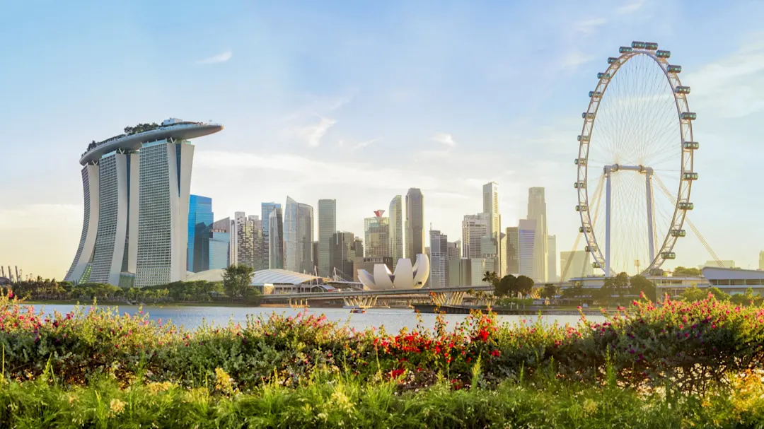 Skyline mit Marina Bay Sands und Singapore Flyer. Marina Bay, Singapur, Singapur.