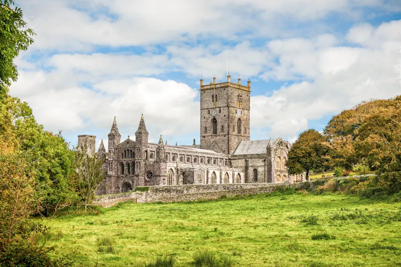 Vue de la cathédrale St Davids dans le sud du Pays de Galles