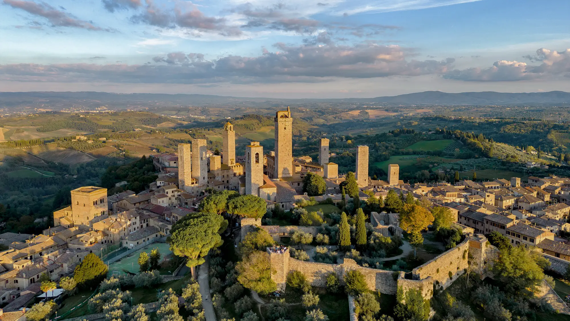 San Gimignano in der Toskana und der italienischen Landschaft