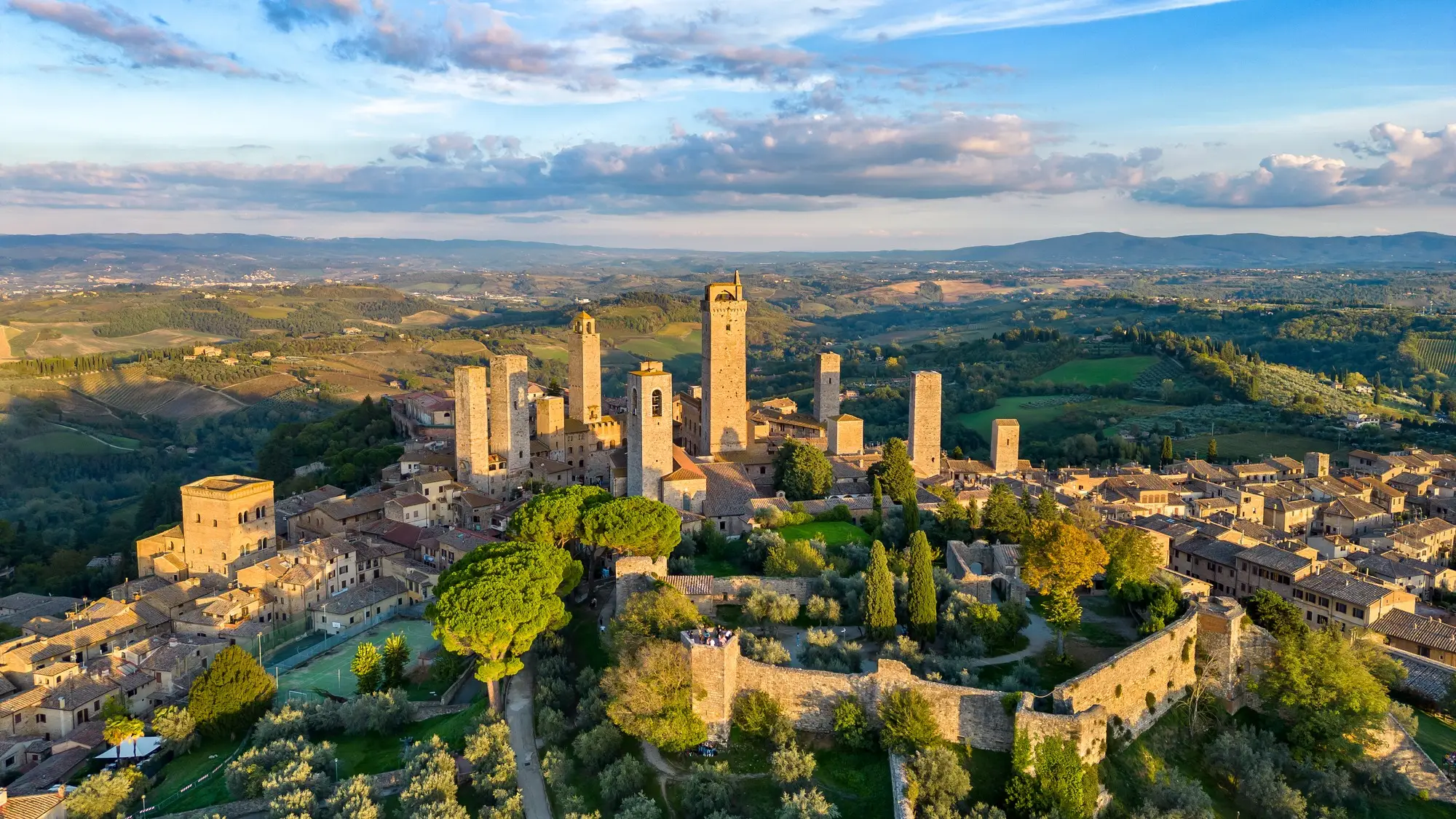 San Gimignano in der Toskana und der italienischen Landschaft