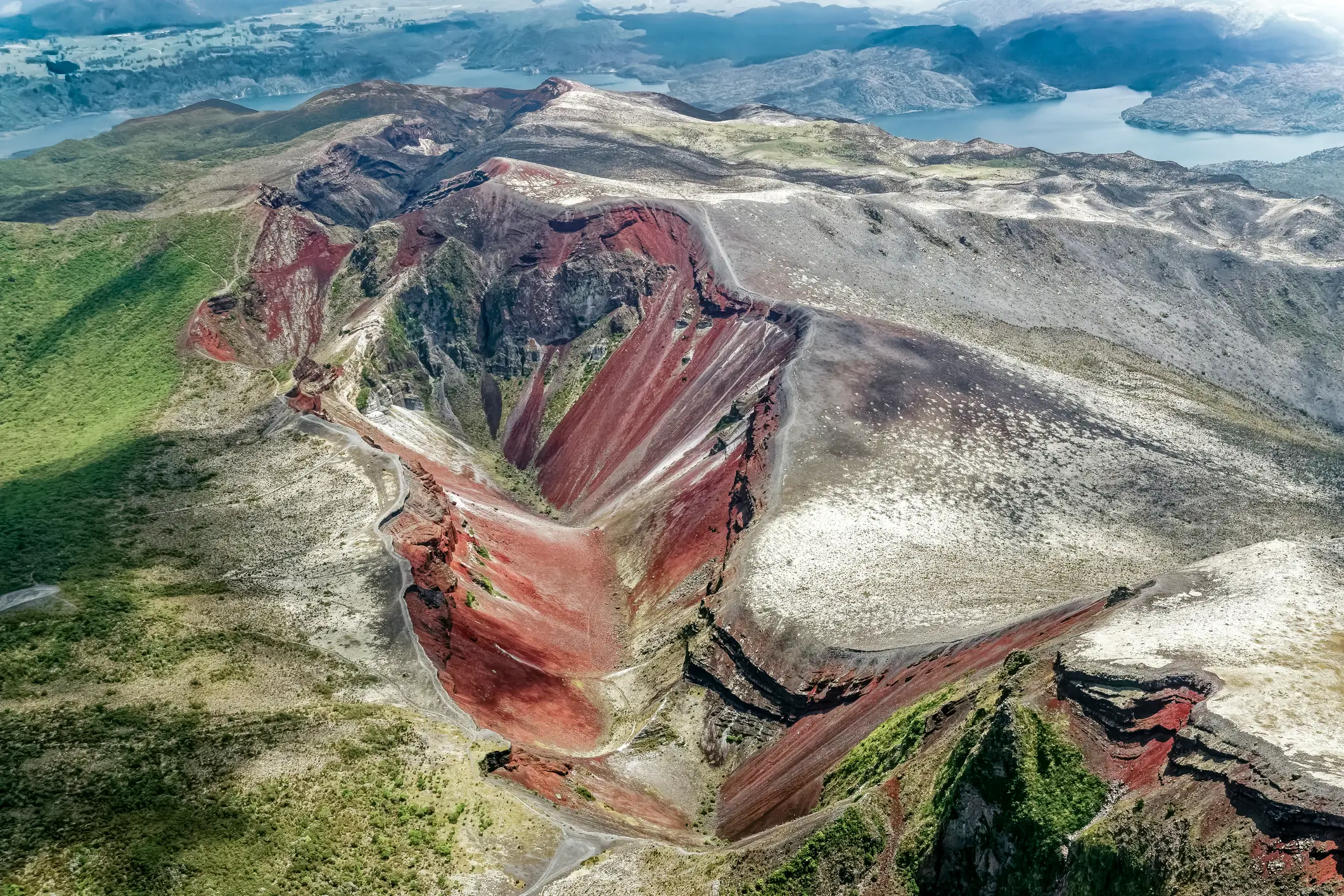 Neuseeland, Bay of Plenty, Mount Tarawera Luftaufnahme des Vulkans Mount Tarawera, Bay of Plenty, Neuseeland.