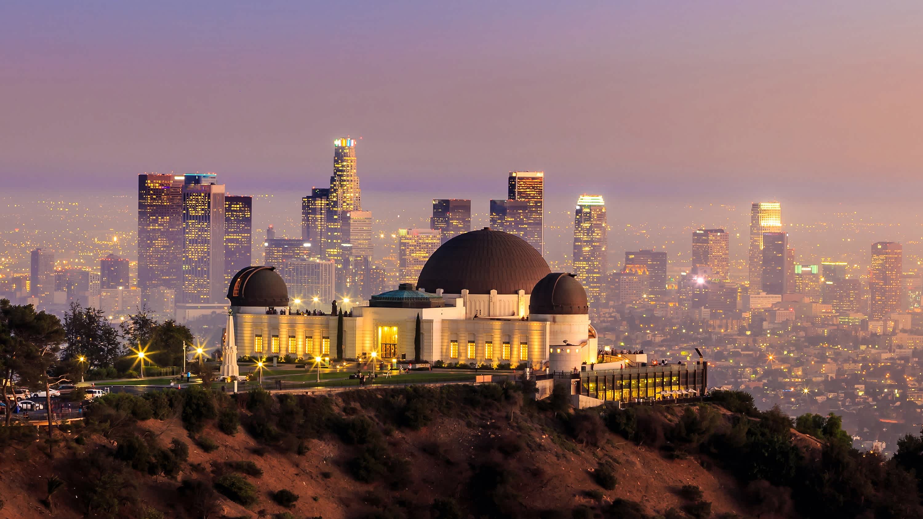 Das Griffith Observatory und die skyline von Los Angeles, Kalifornien, USA. 