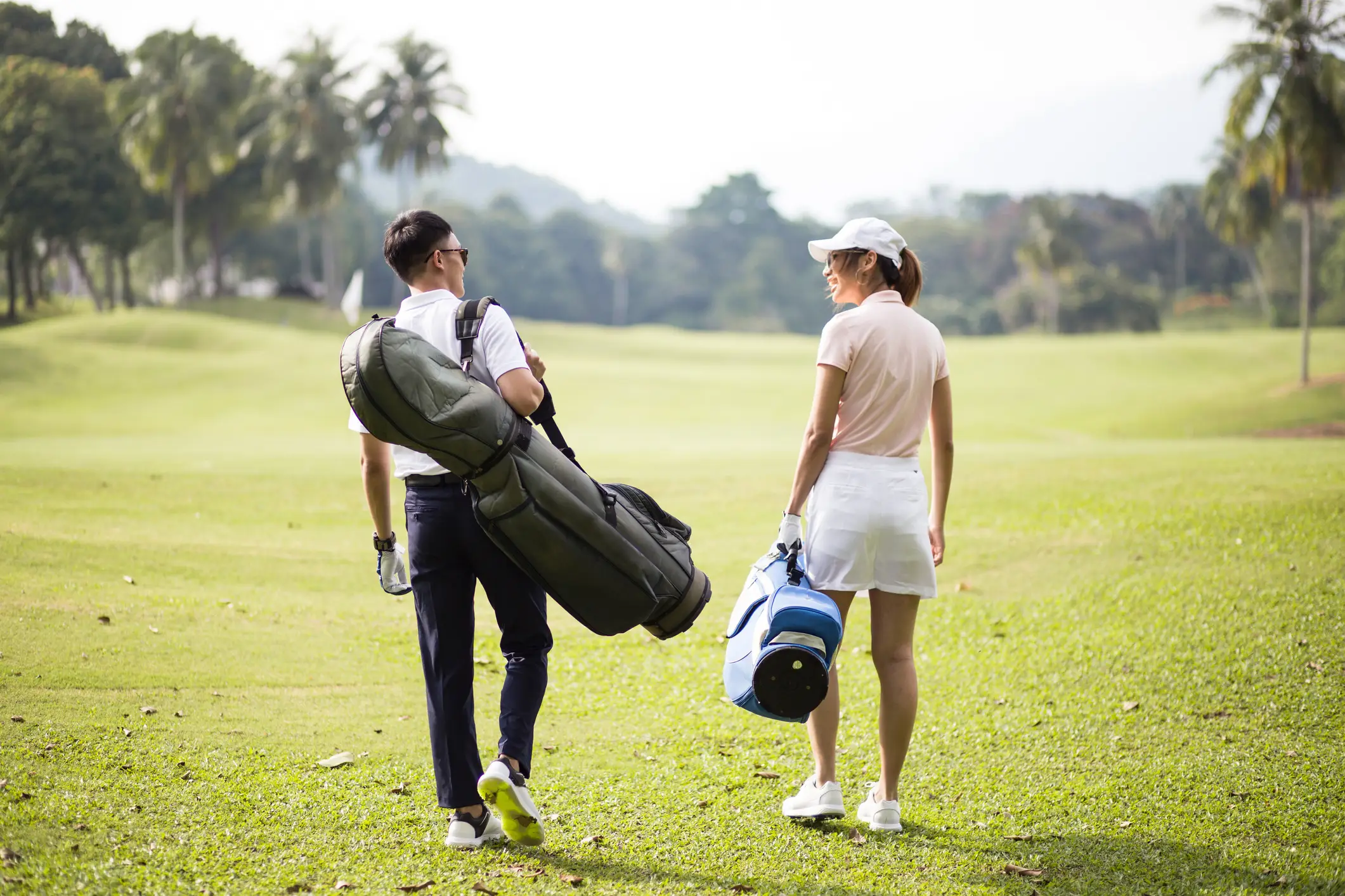 Cambodge, golf Cambodge, un homme et une femme pendant une partie de golf