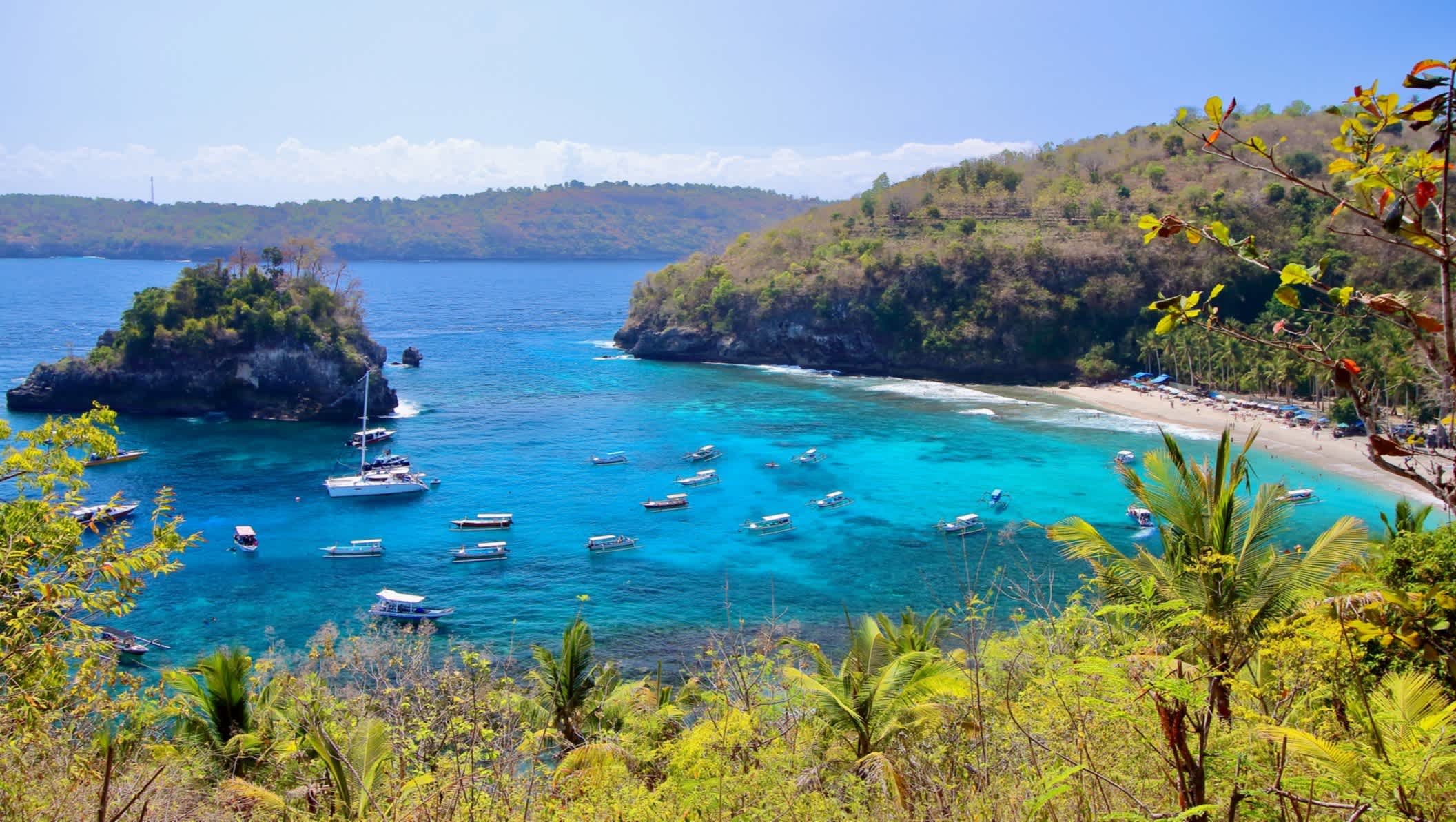 Vue aérienne sur Cristal Bay à Bali, en Indonésie.