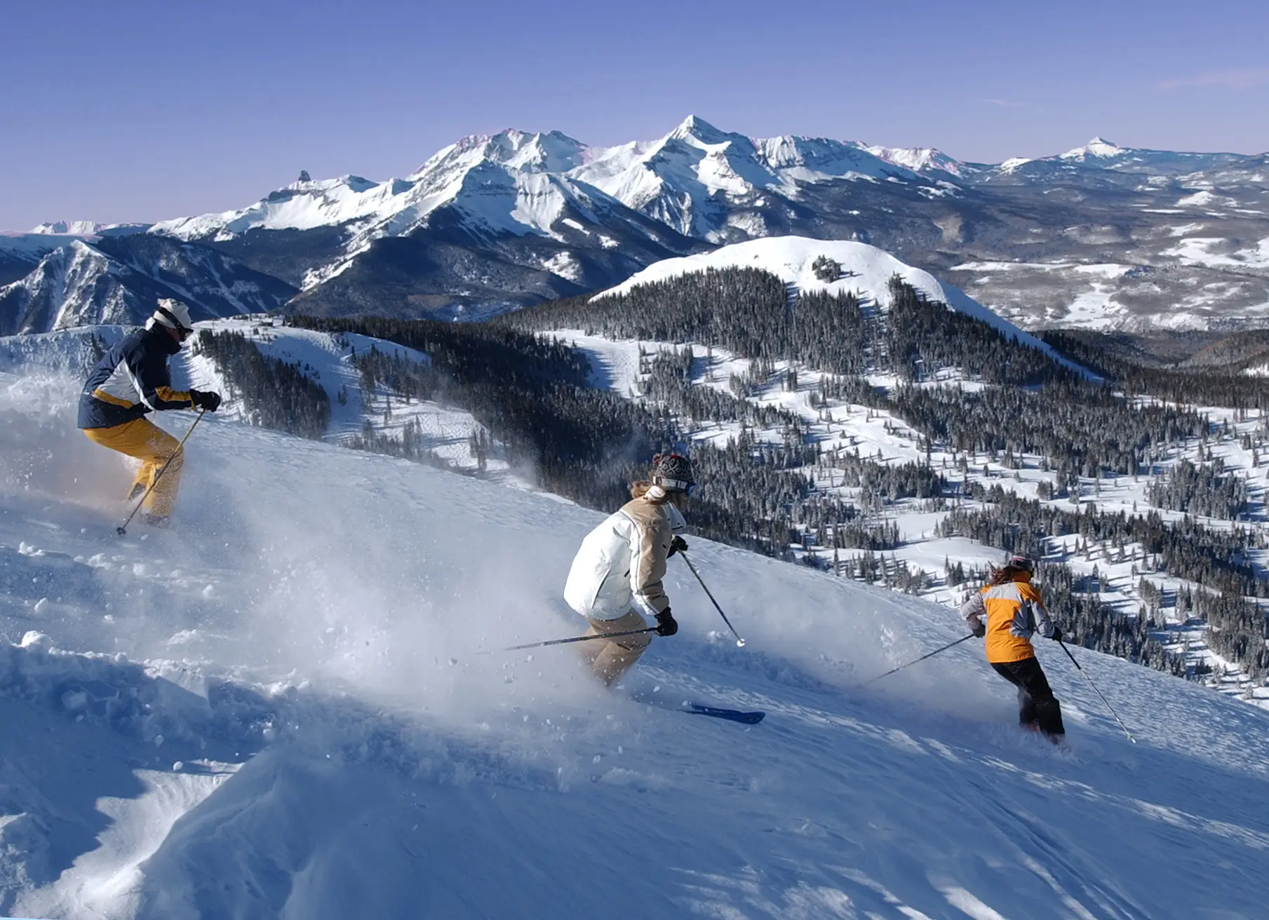 USA, Colorado, Telluride Skifahren im Pulverschnee in Telluride