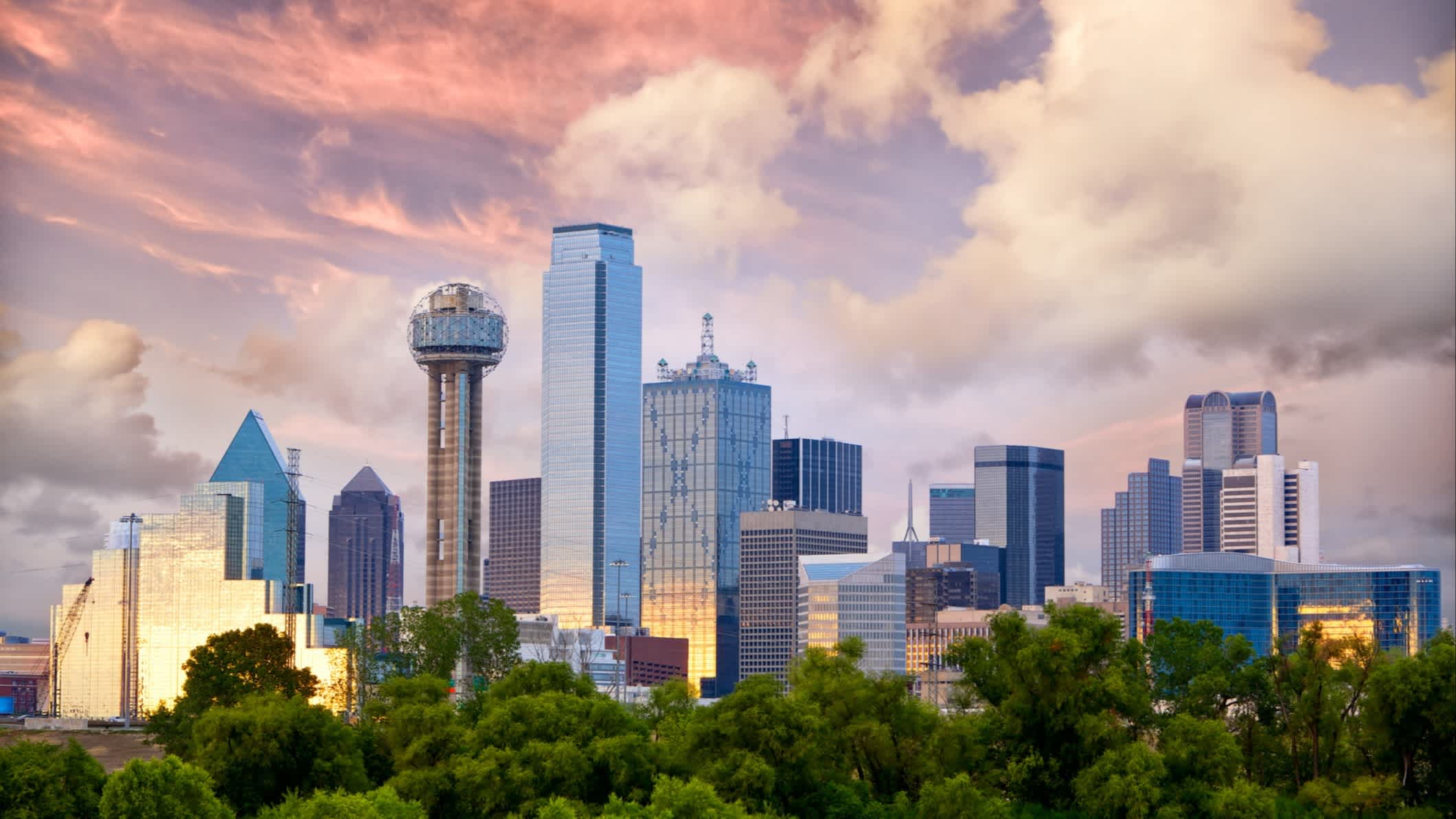 Skyline de la ville de Dallas avec la Reunion Tower au coucher du soleil, Texas, USA