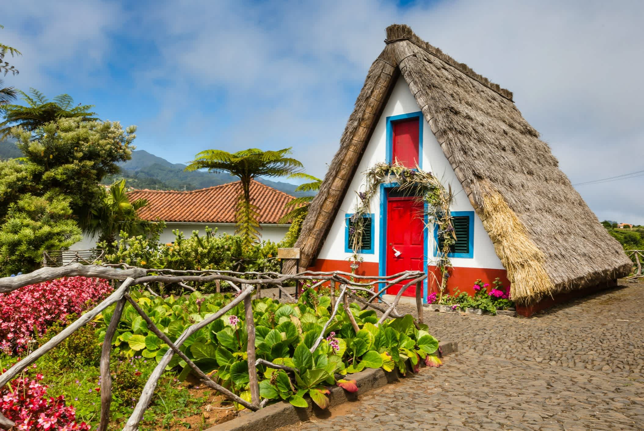 Ein traditionelles ländliches Haus in Santana, Madeira, Portugal.

