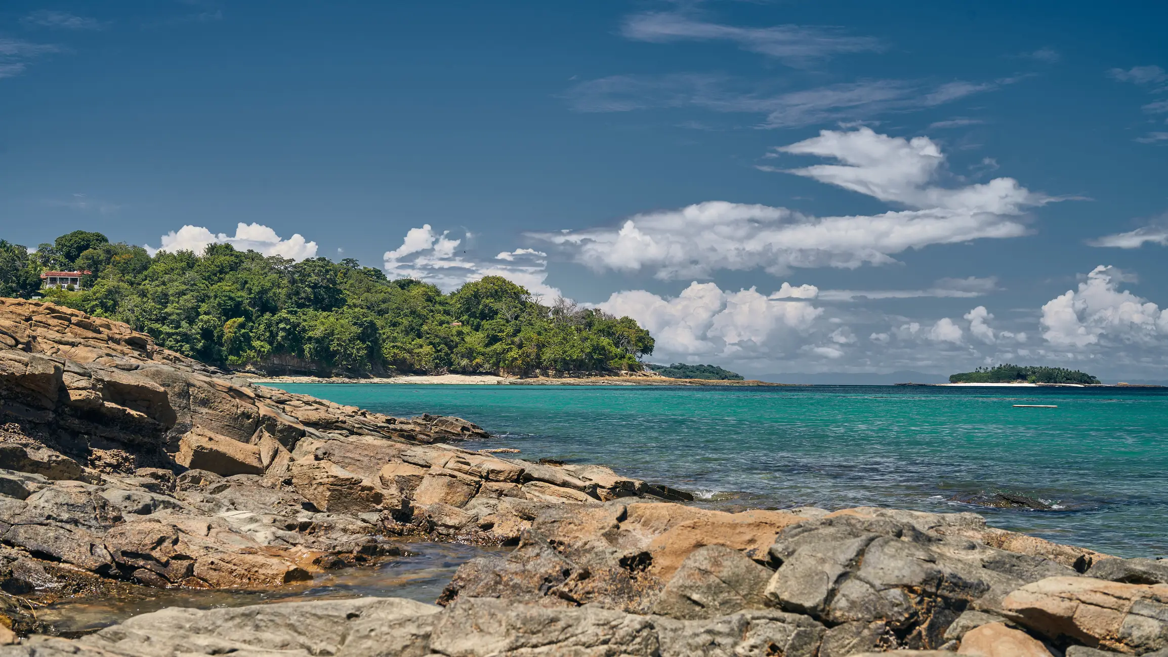 Panama, Isla Contadora, Playa Larga Die Felsen auf Playa Larga, Isla Contadora, Panama.