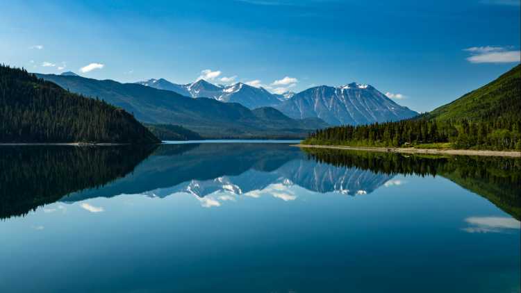 Die Landschaft zwischen Carcross und Skagway in Alaska und Kanada.
