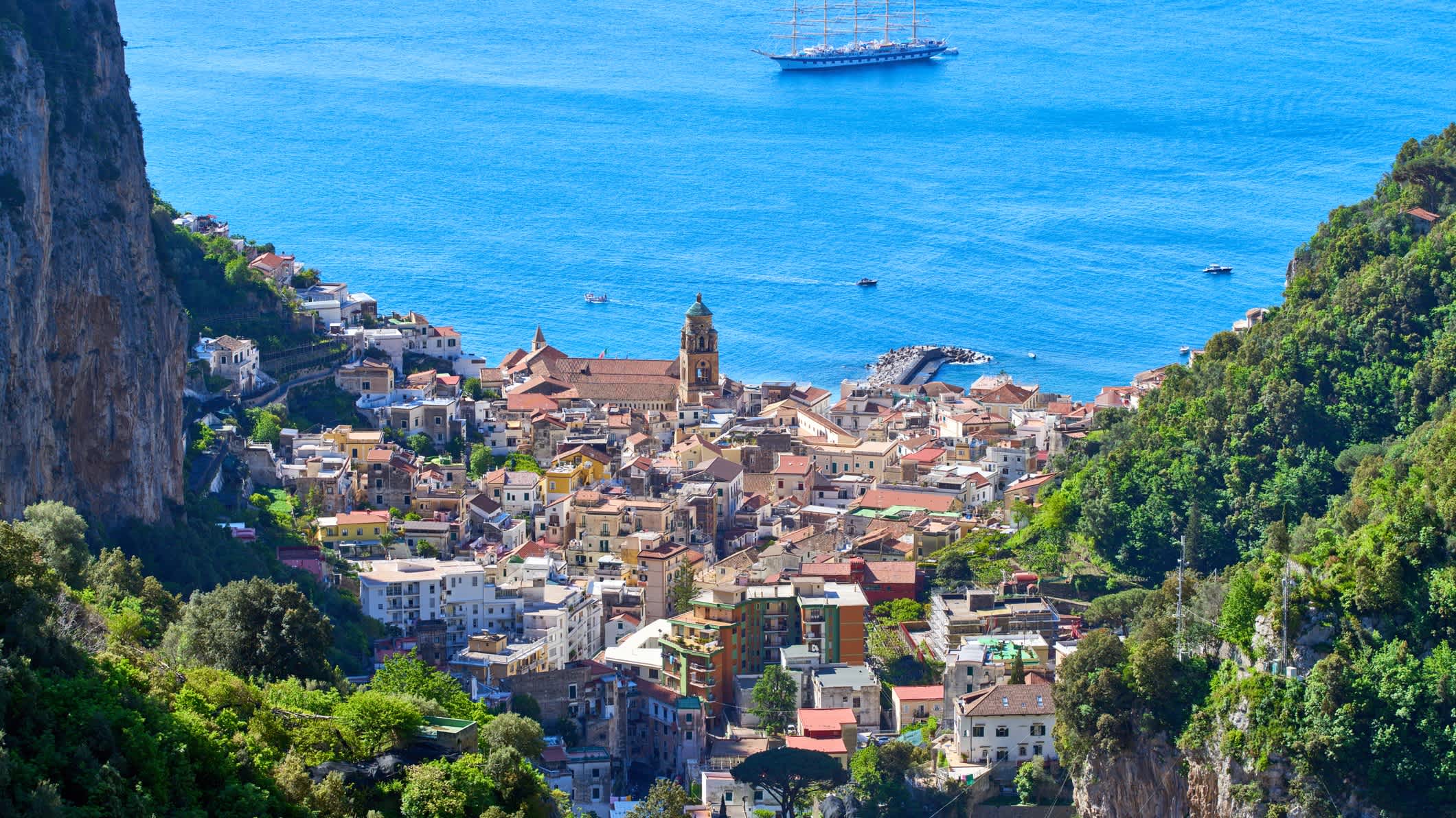 Luftaufnahme der Stadt Amalfi