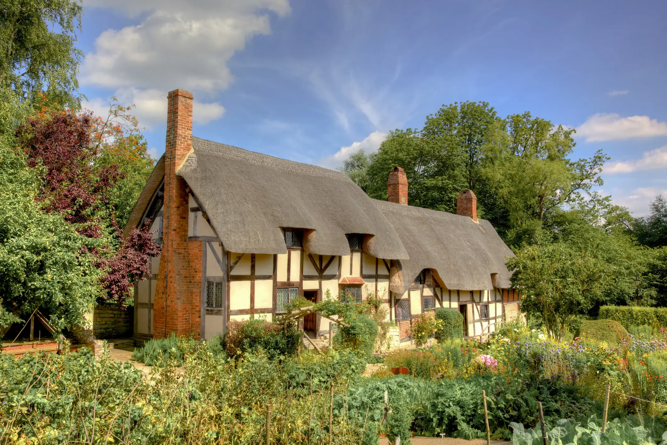 View of Anne Hathaway's Cottage in Stratford-upon-Avon, Warwickshire, England.