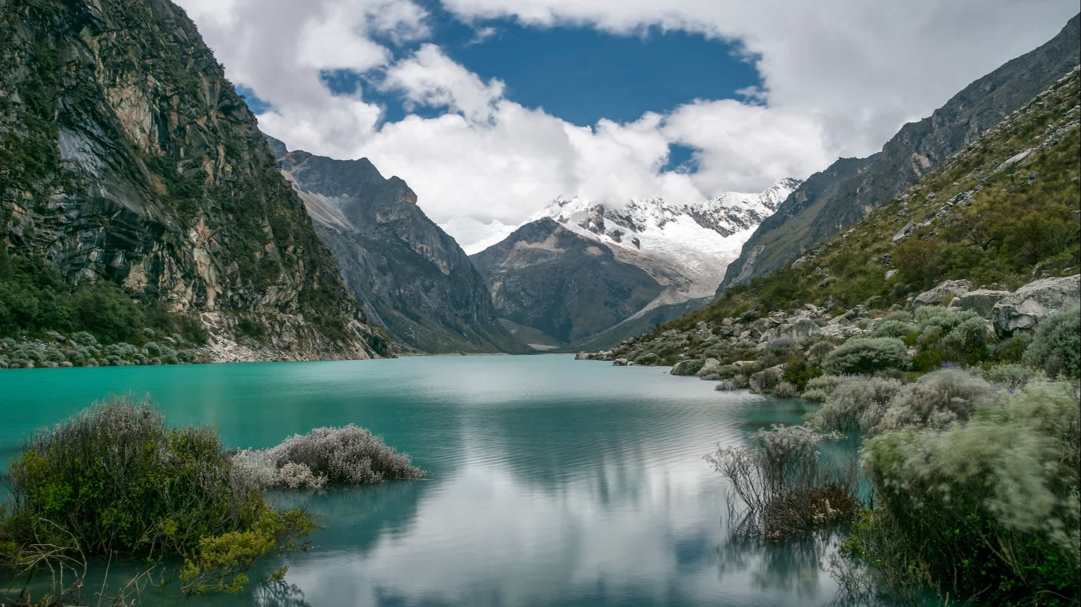 Laguna Paron und Piramide Peak in Cordillera Blanca in den Anden von Peru.