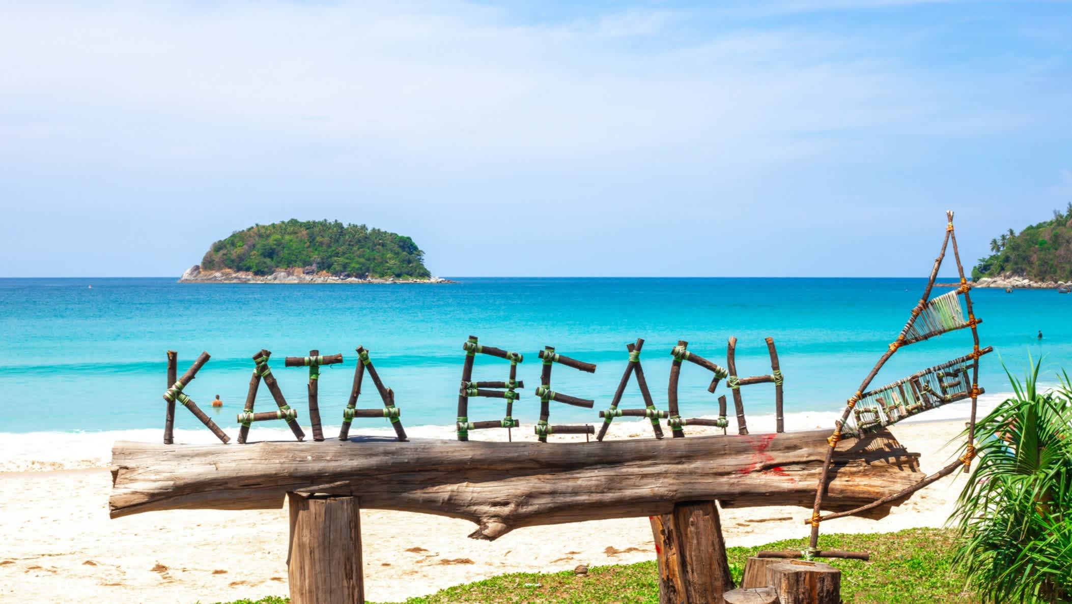 Tropischer Strand Kata Beach in Thailand, auf der Insel Phuket