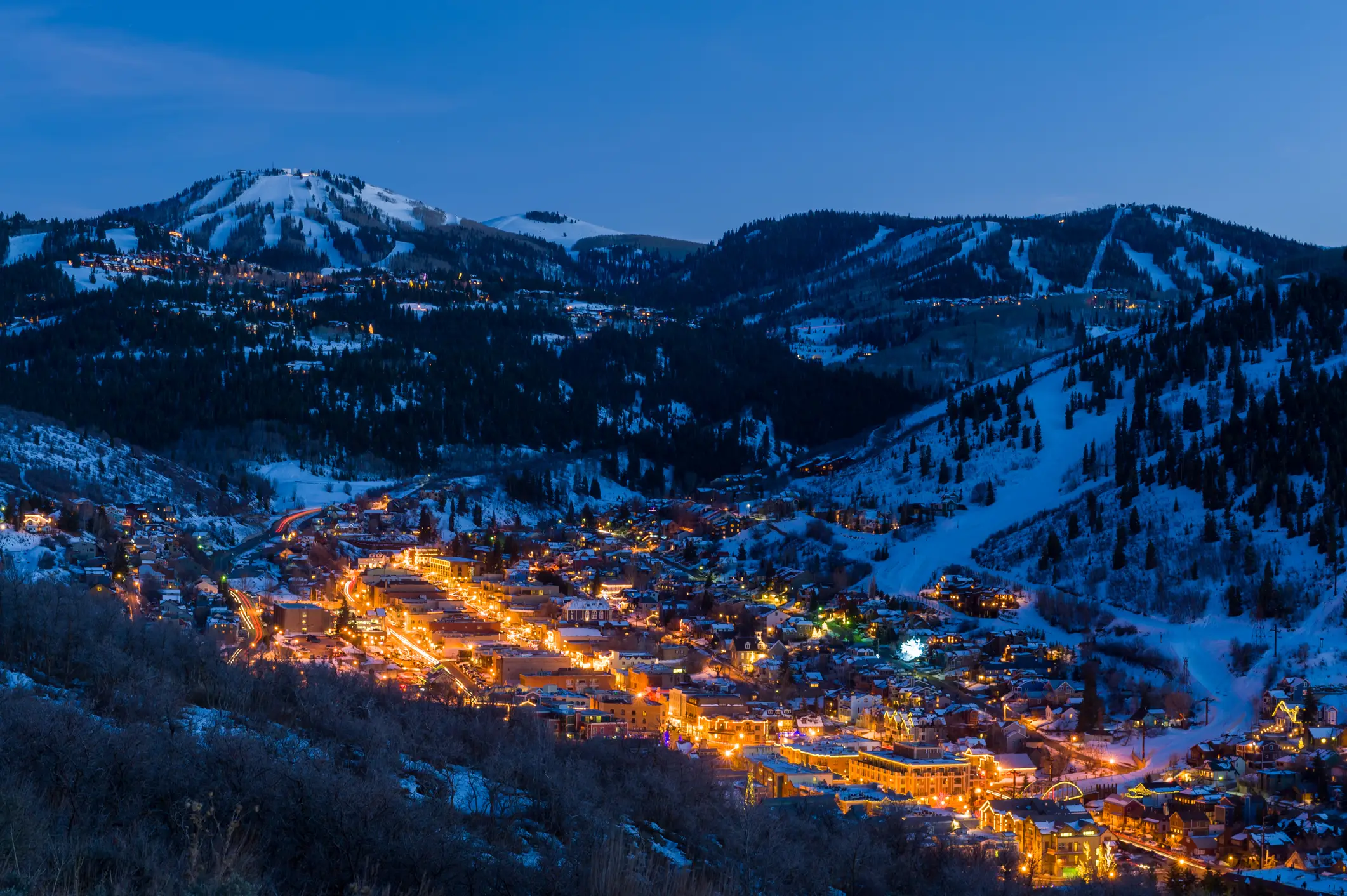 USA, Utah, Park City Ausblick bei Dämmerung aus Park City Glühend