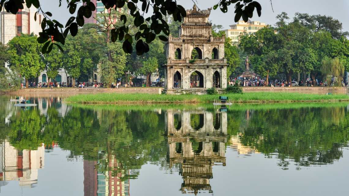 Lac Hoan Kiem dans le centre historique de Hanoi, Vietnam.