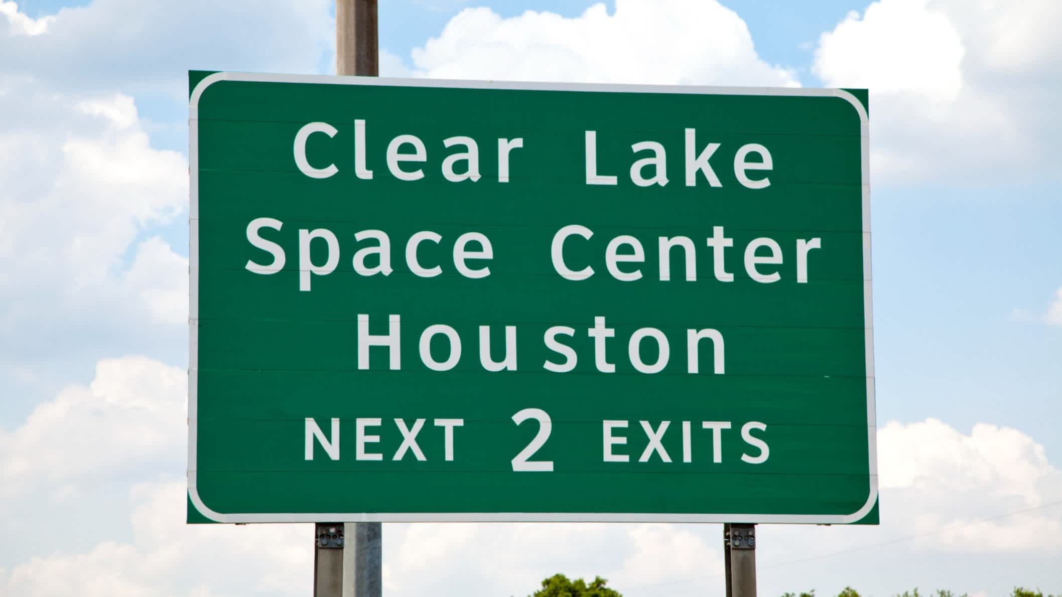 Panneau d'autoroute du Texas avec sortie vers Clear Lake et le Space Center Houston, États-Unis