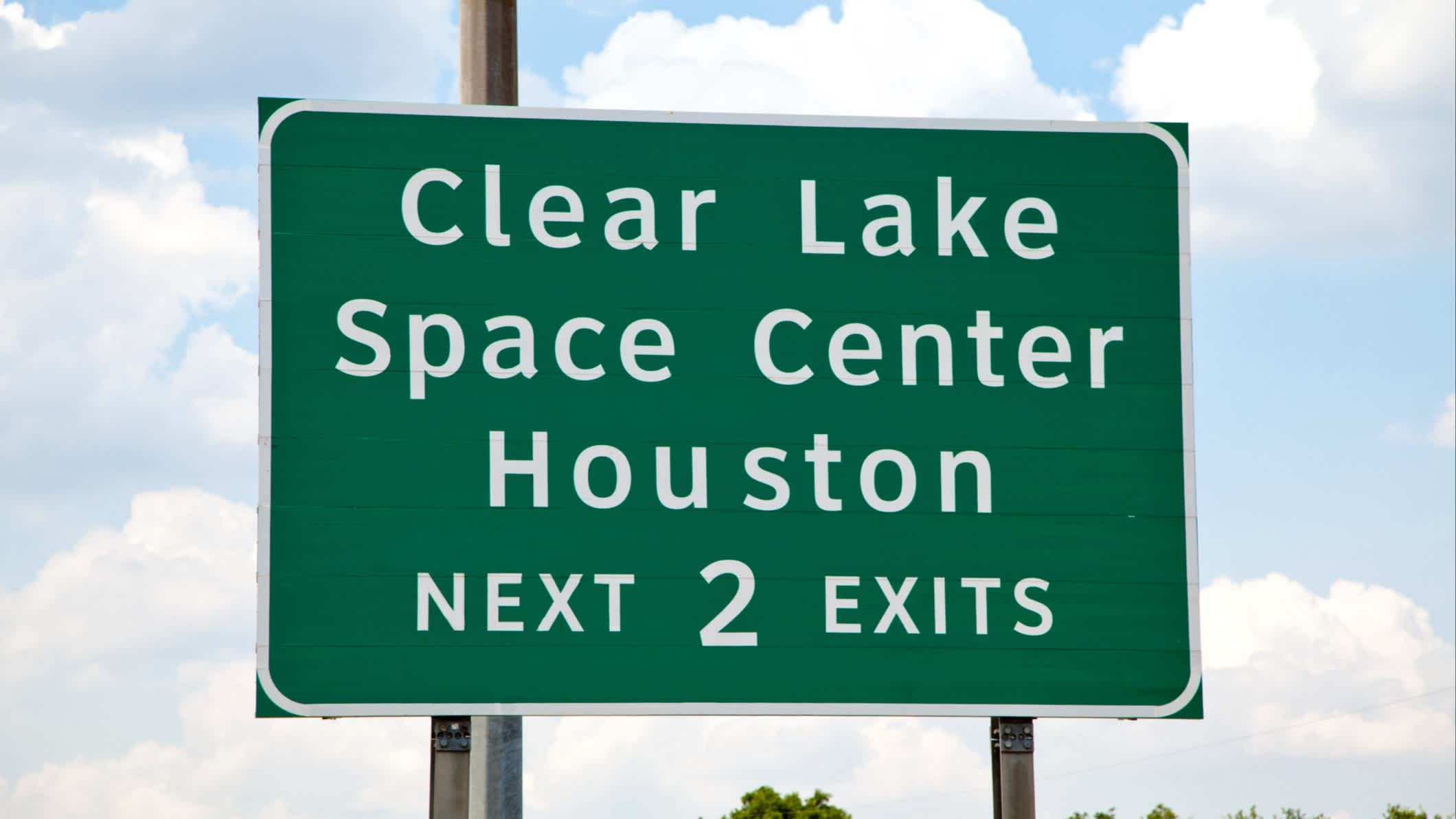 Texas Highway-Schild mit Ausfahrt zum Clear Lake und Space Center Houston, USA