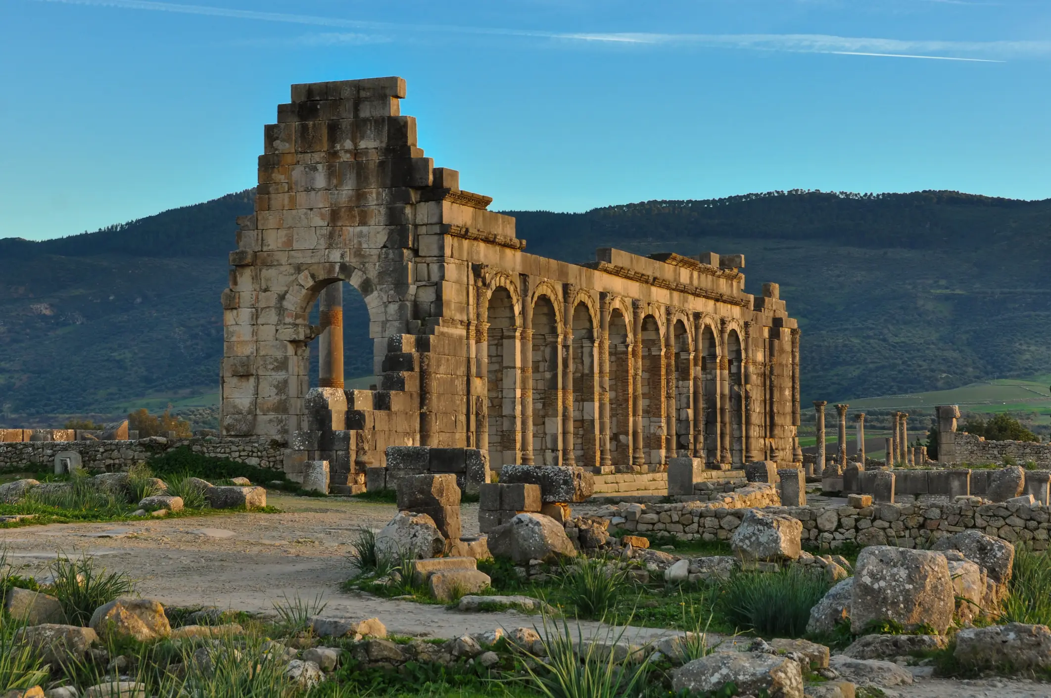 Ruinen einer antiken römischen Stadt in Volubilis, Marokko.

