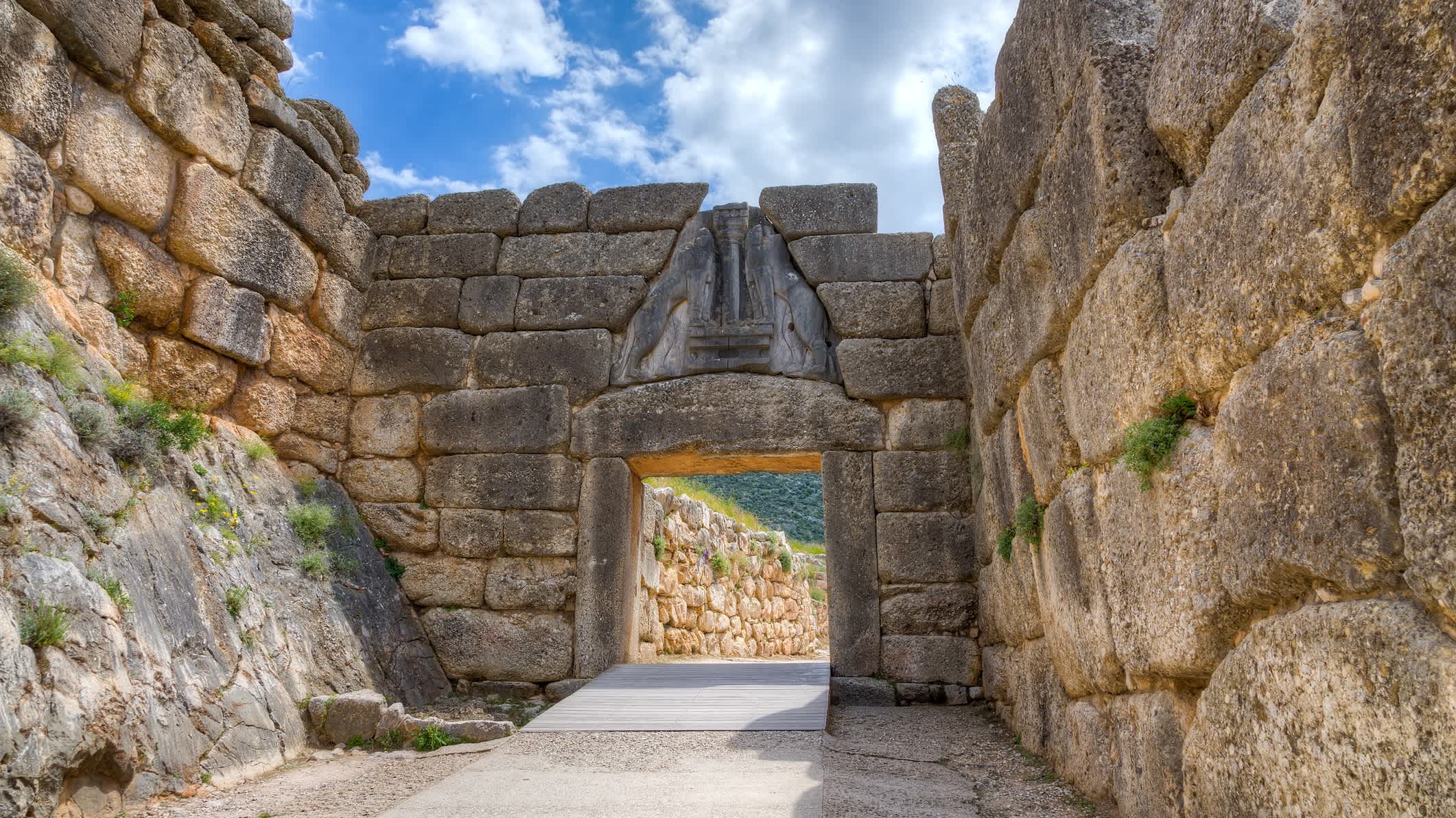 La porte des Lions était l'entrée principale de la citadelle de Mycènes à l'âge du bronze, dans le sud de la Grèce. 