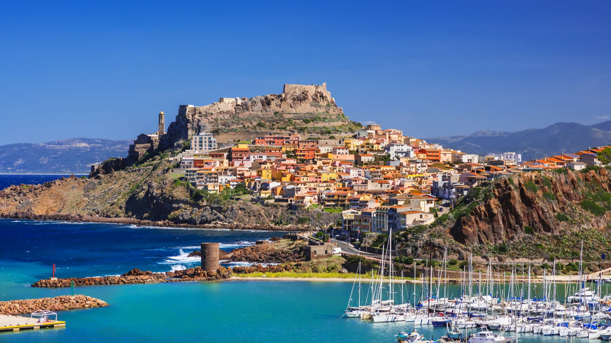 Blick auf der Castelsardo-Stadt auf Sardinien, Italien