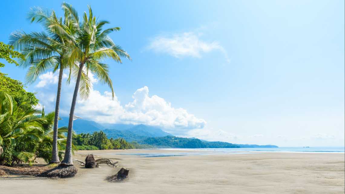 Tropischer Strand in Uvita, Marino-Ballena-Nationalpark, Costa Rica. 