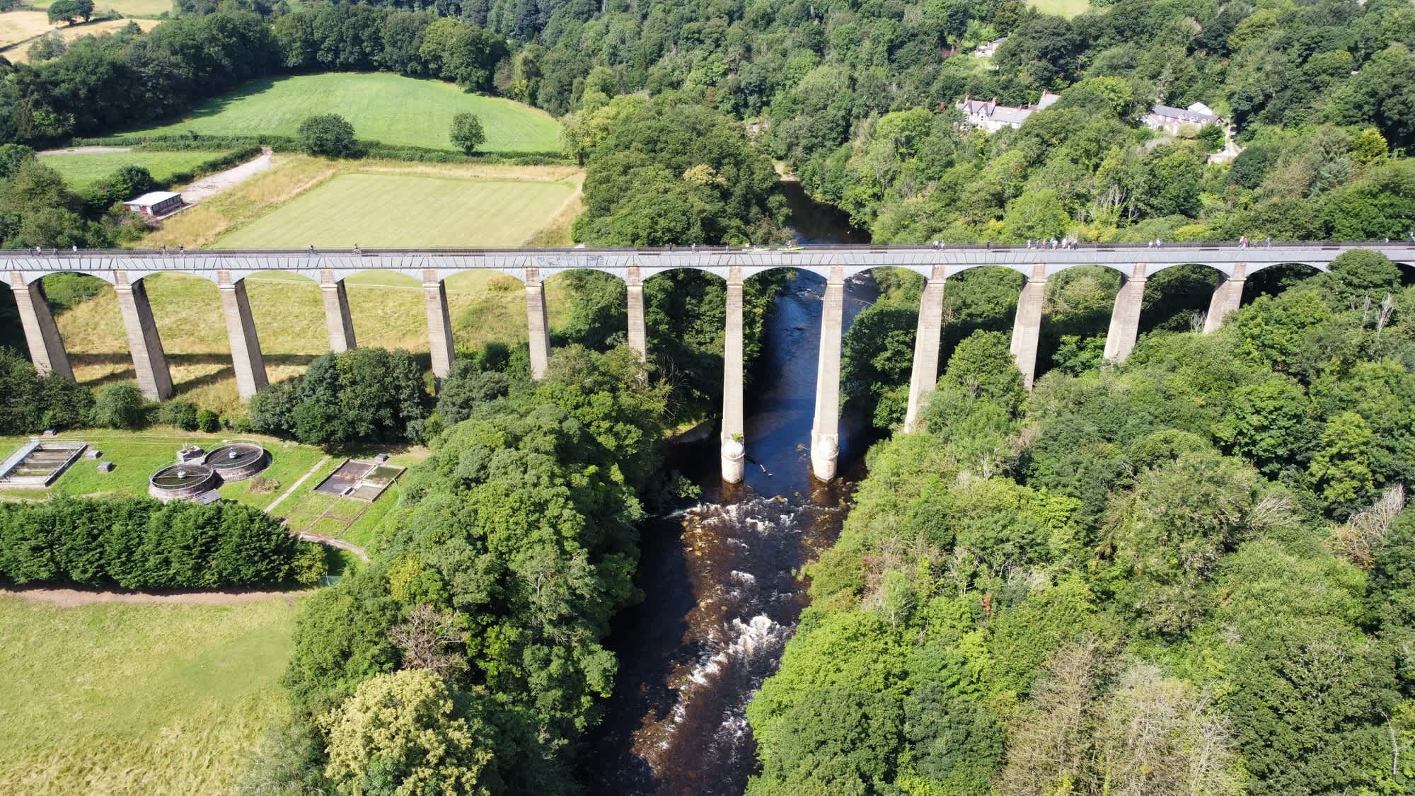 Drohne Foto von Pontcysyllte Aquädukt, Llangollen, Wales, Großbritannien. 

