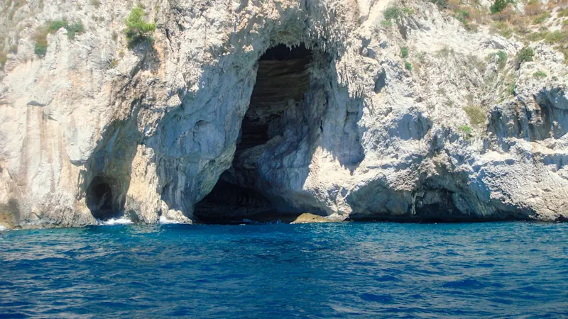 Grotta Azzurra, Amalfiküste, Italien Aufnahme des Eingages der Grotta Azzurra