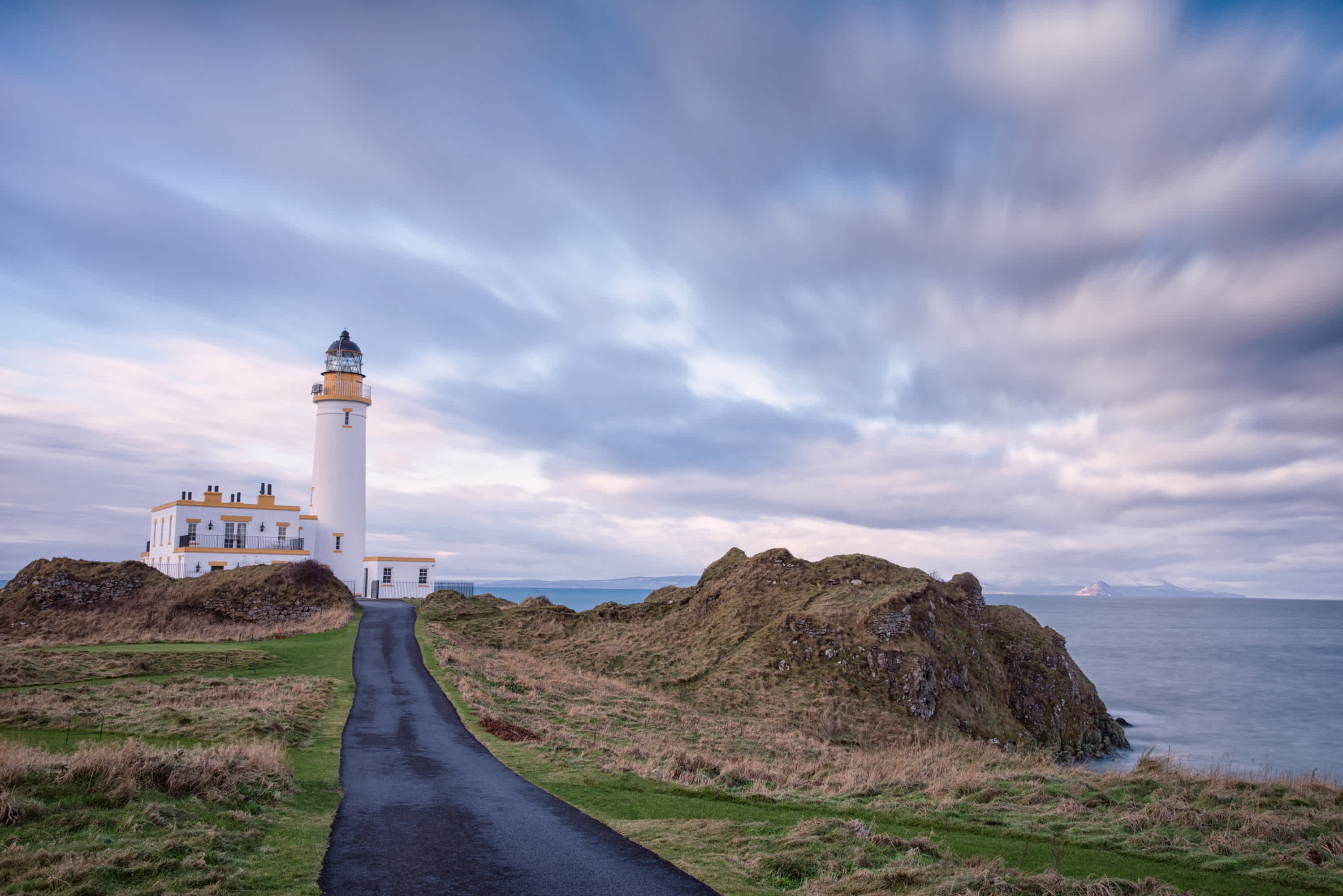 Alter Leuchtturm in Turnberry, Ailsa Craig und Arran Isle, Schottland.