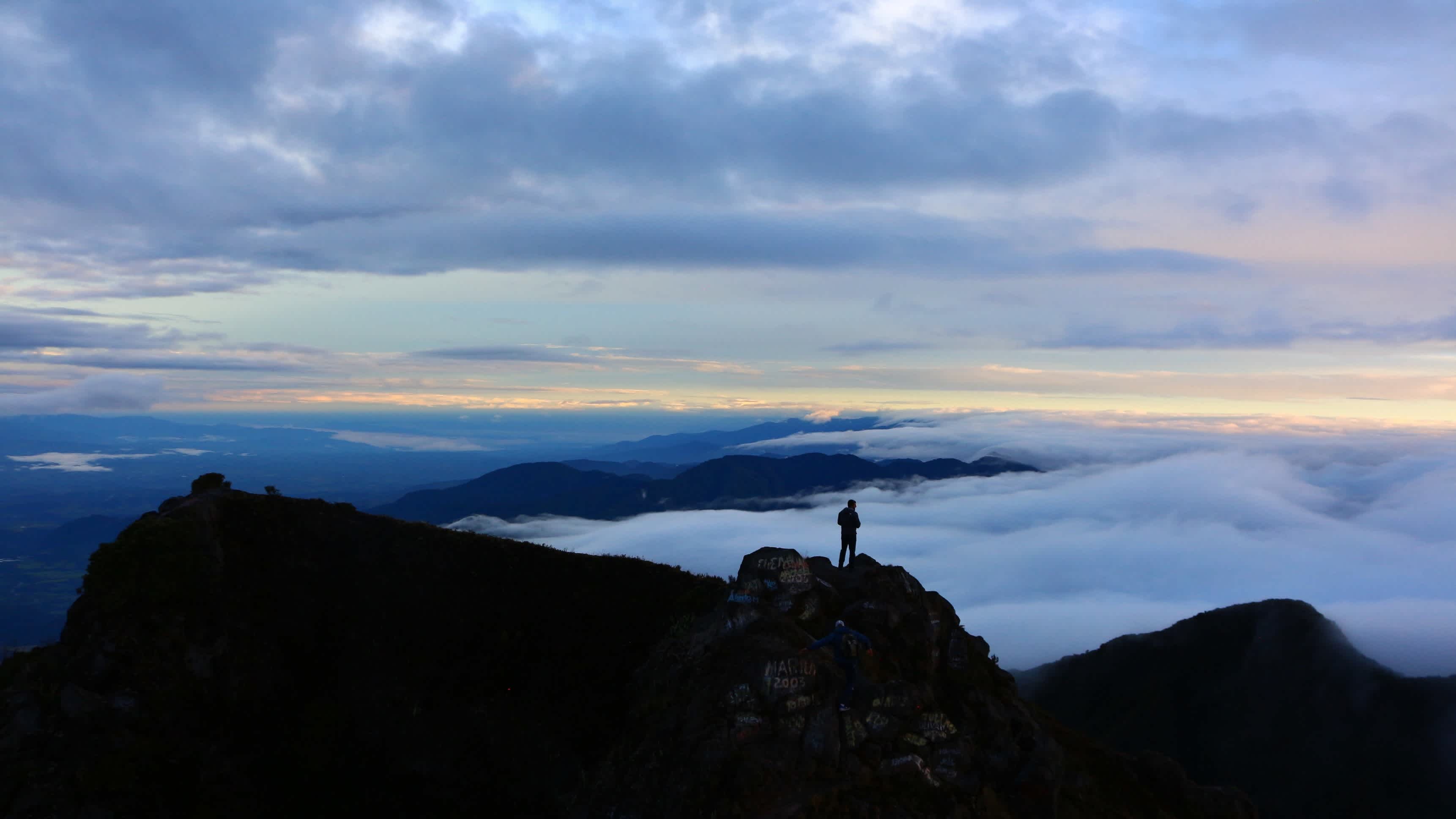 Sonnenaufgang mit Blick auf den Vulkan Bara in Panama